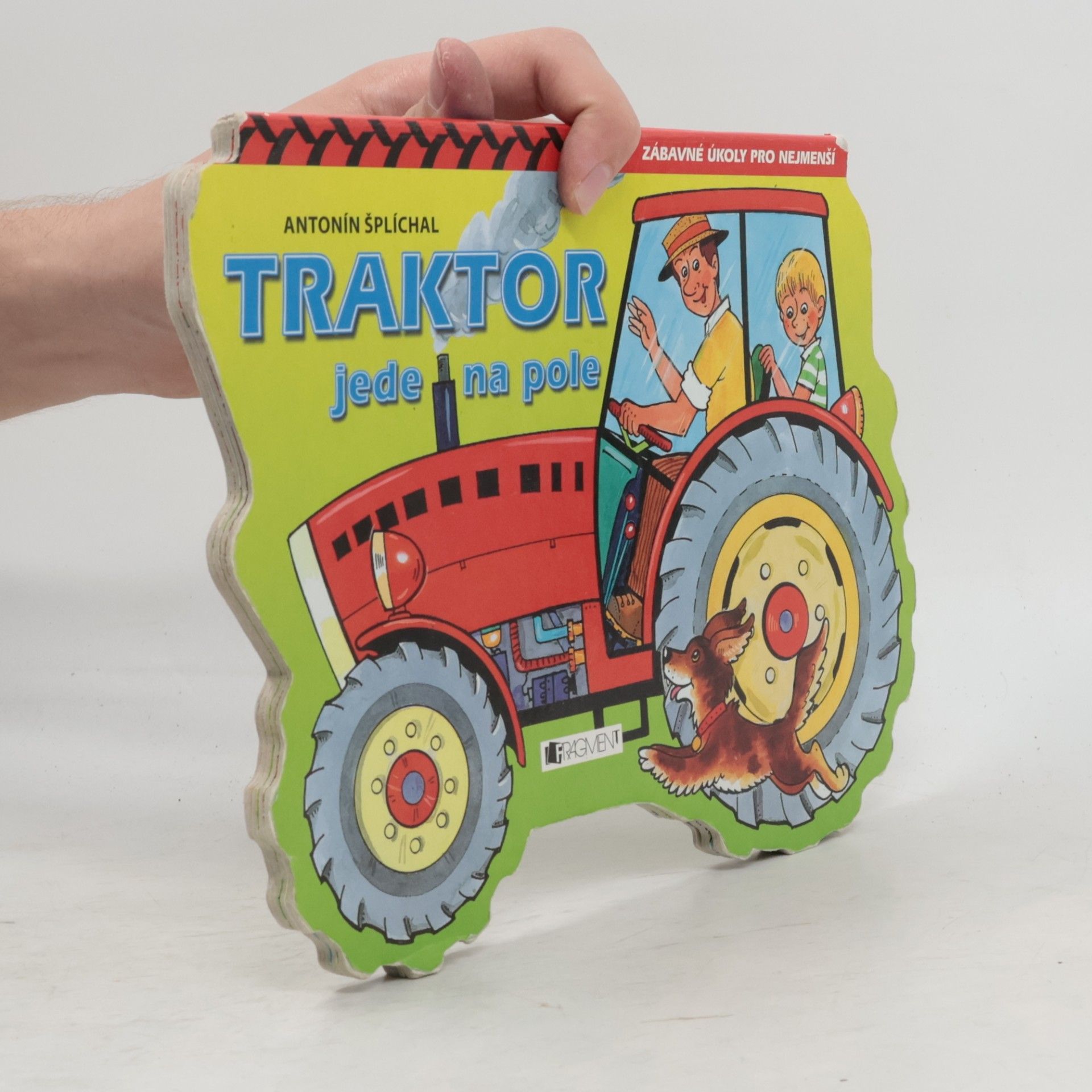 Antonín Šplíchal Traktor jede na pole