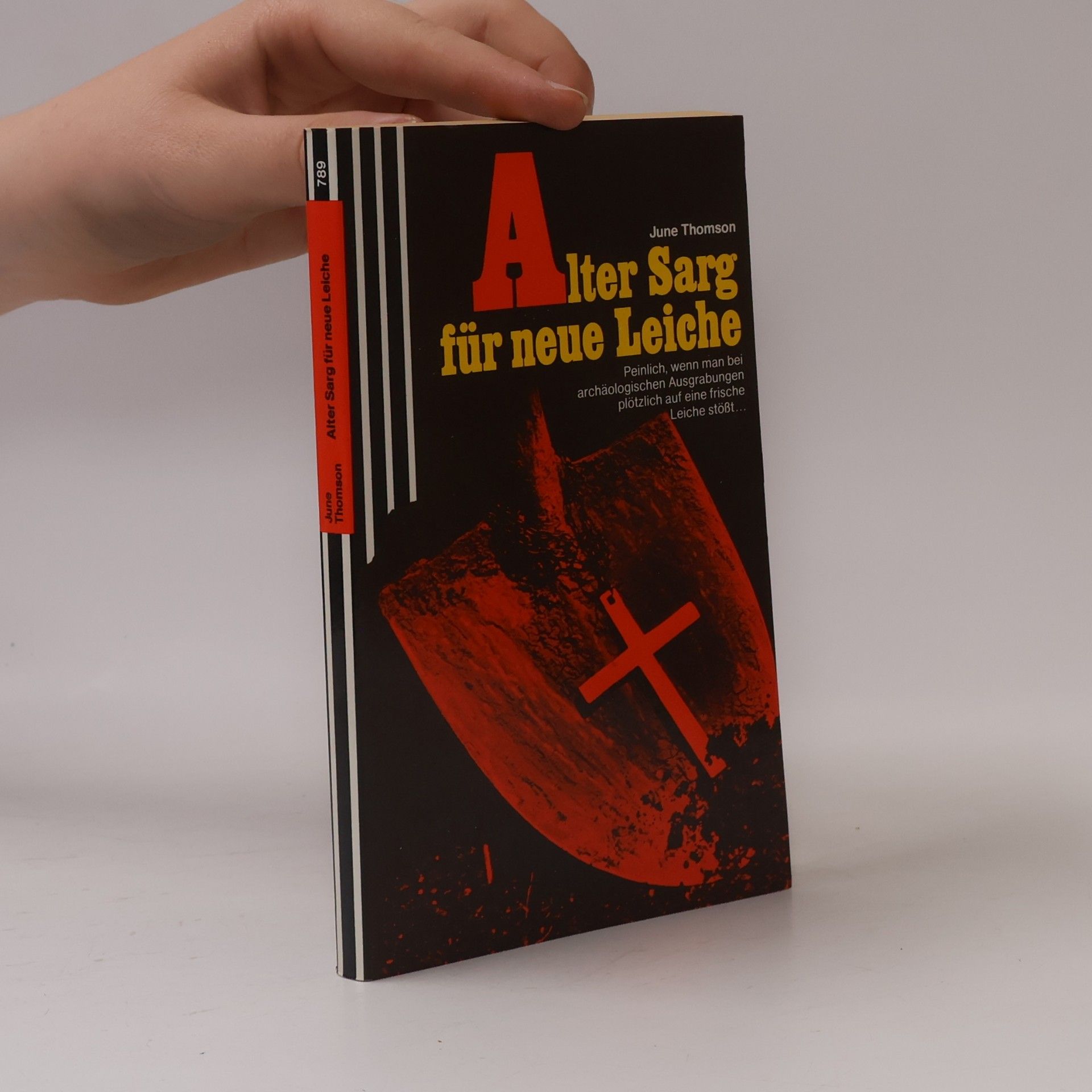 June Thomson Alter Sarg für neue Leiche