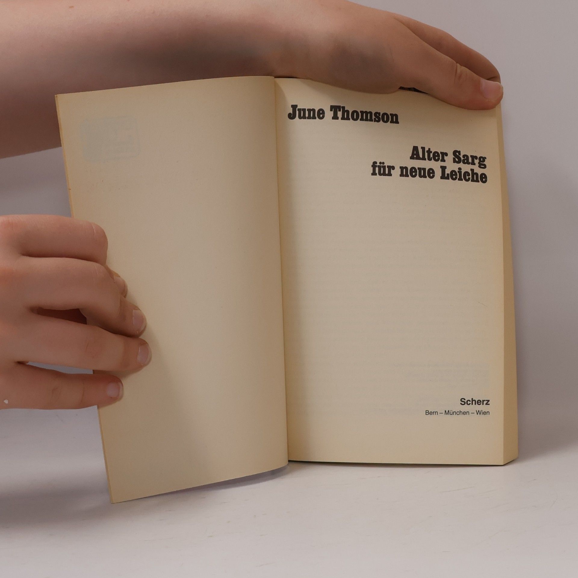 June Thomson Alter Sarg für neue Leiche