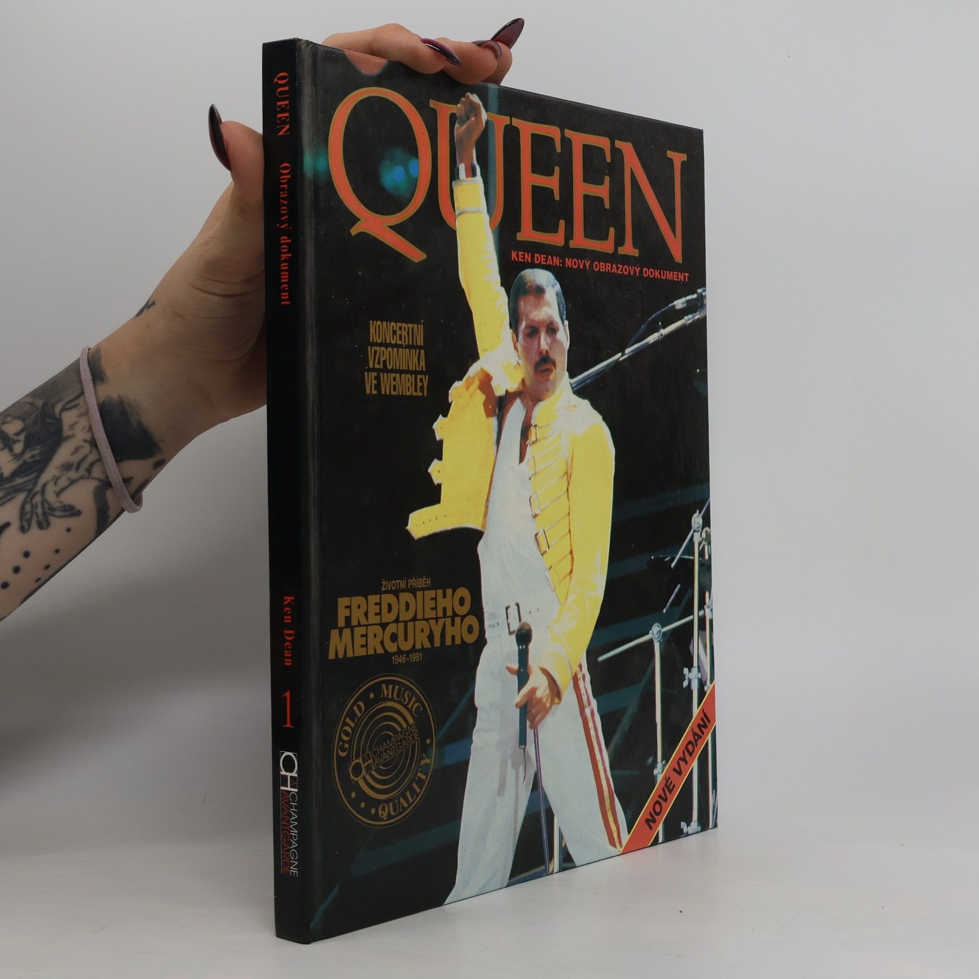 Ken Dean Queen. Nový obrazový dokument