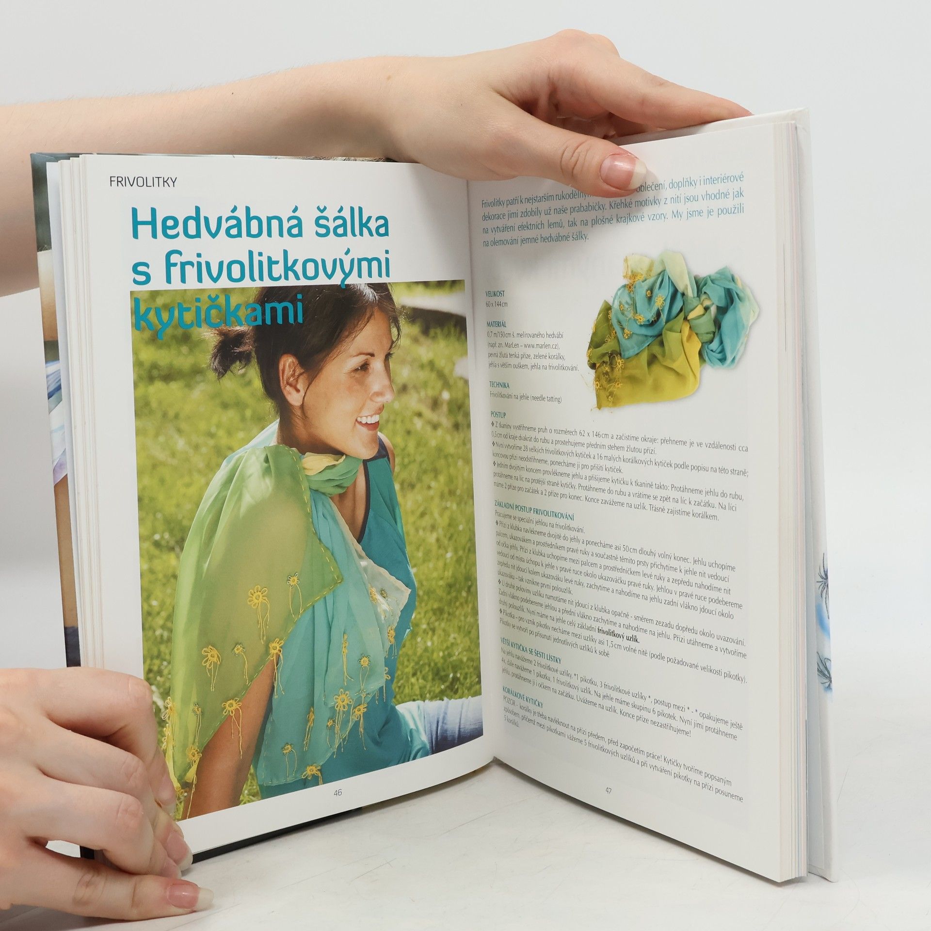 Věra Brusnická Šátky a šály malované na hedvábí, háčkované, pletené, aplikované