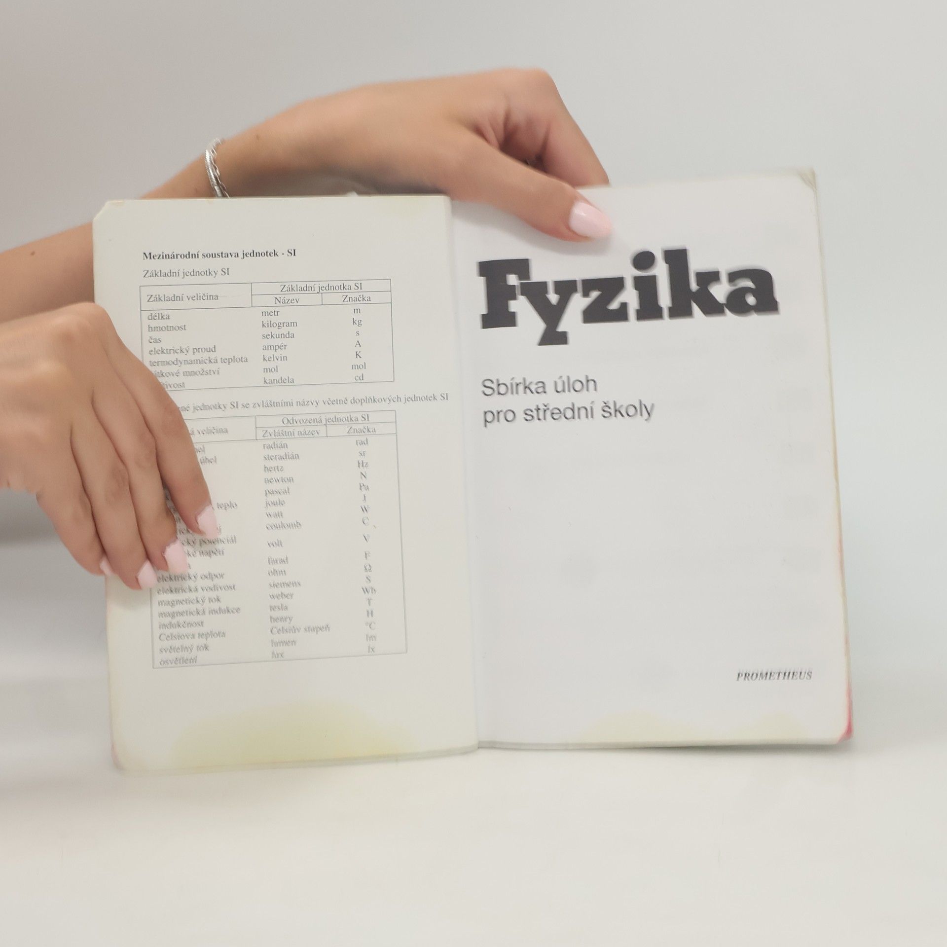 Oldřich Lepil Fyzika. Sbírka úloh pro střední školy