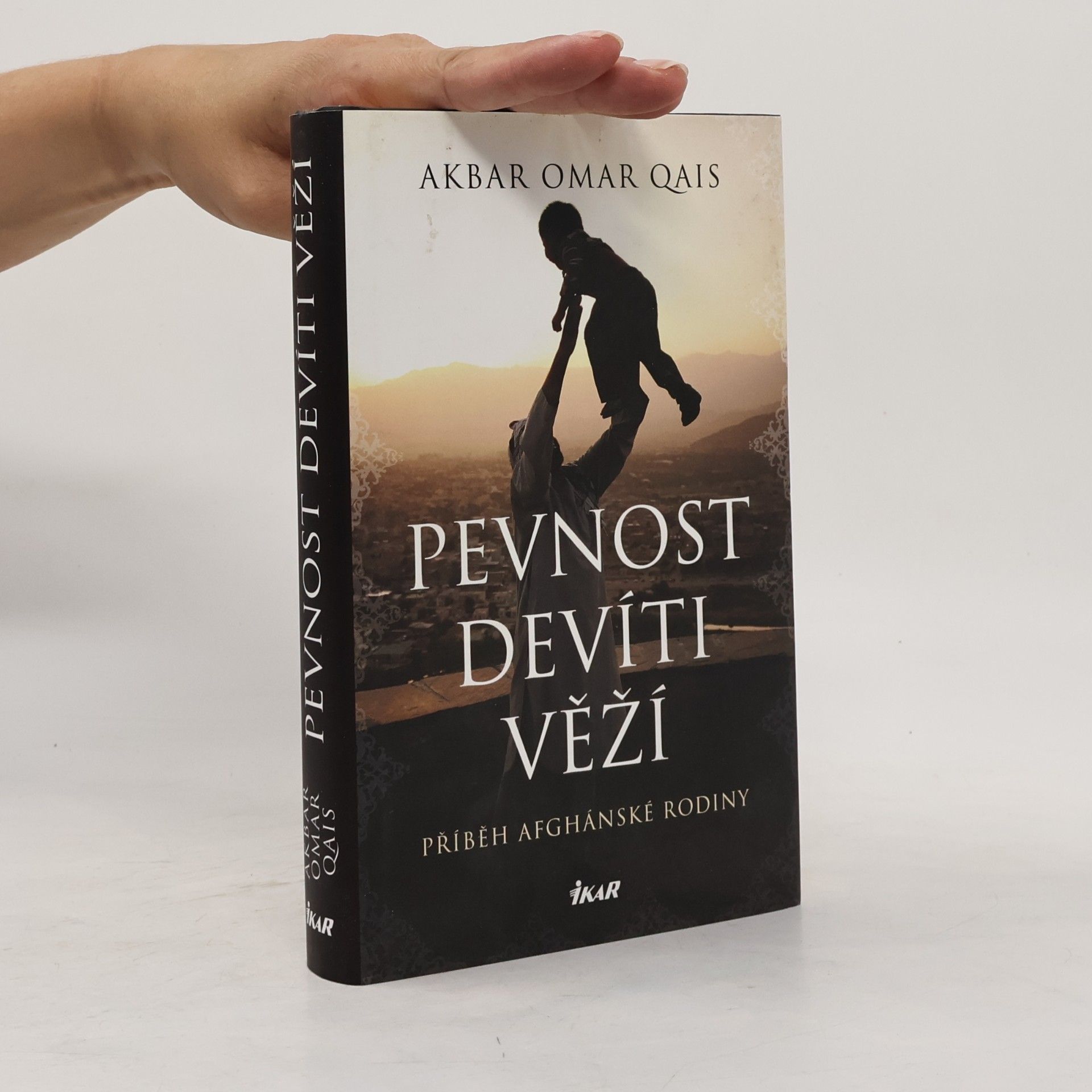 Qais Akbar Omar Pevnost devíti věží