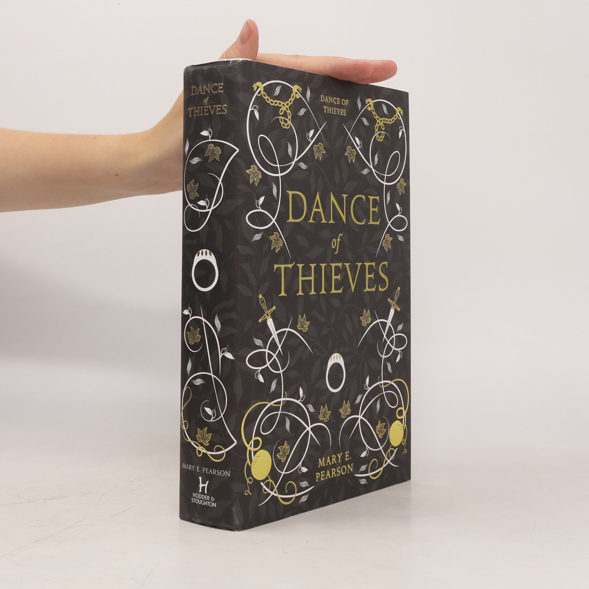 Mary E. Pearson Dance of Thieves