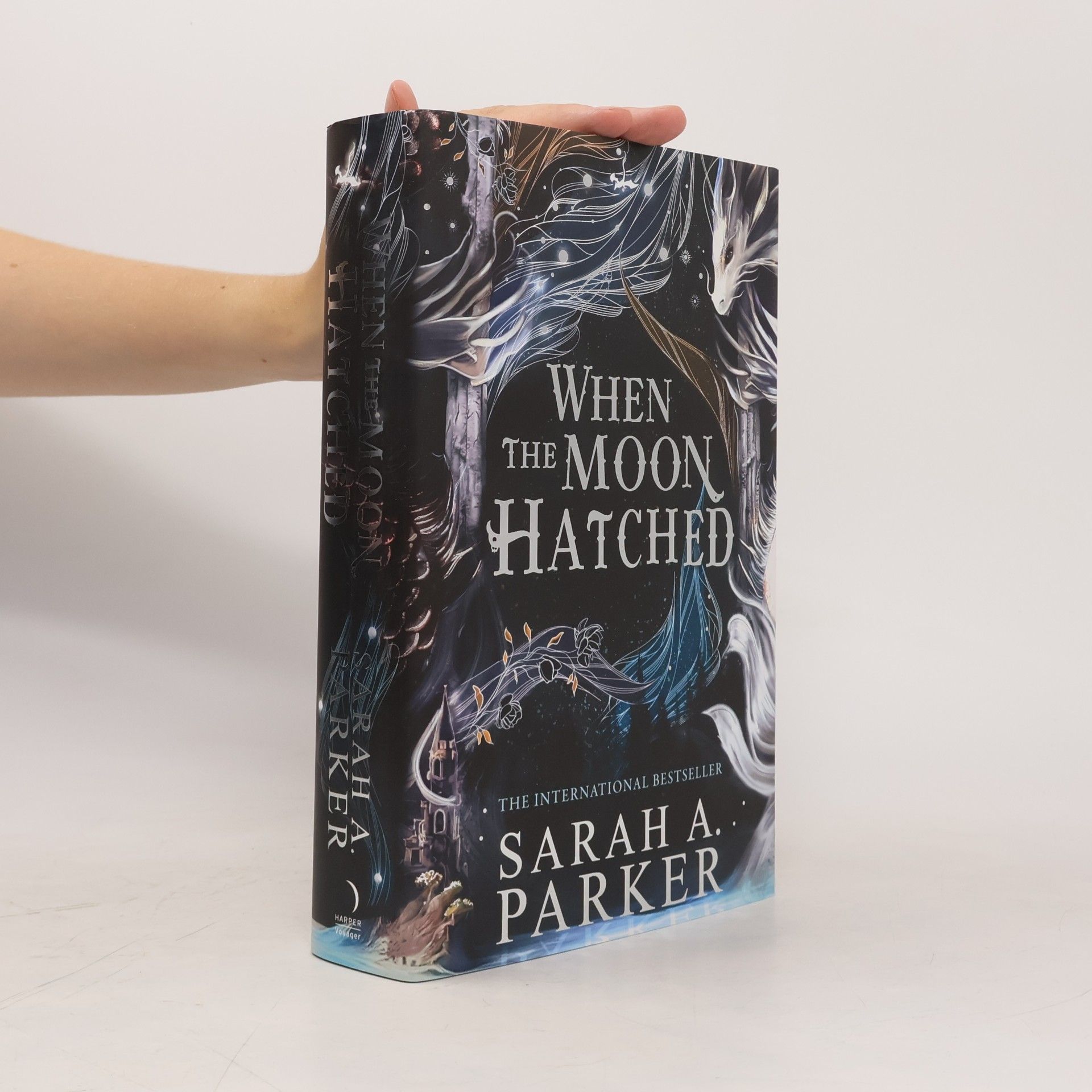 Sarah A. Parker When the Moon Hatched (The Moonfall Series, Book 1)