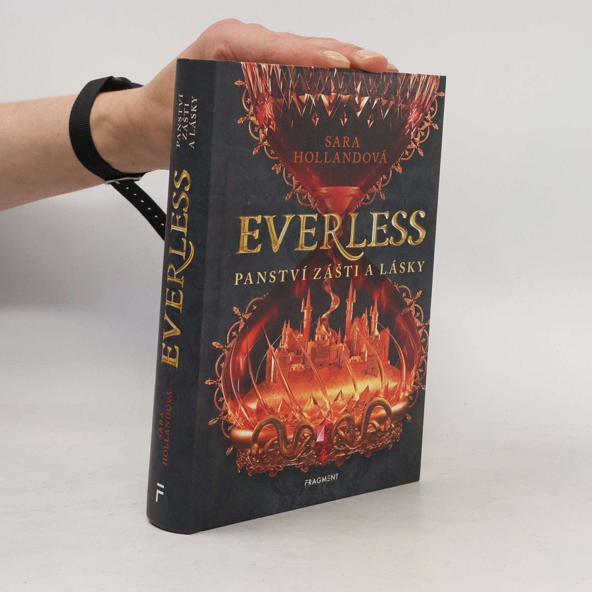 Sara Holland Everless. Panství zášti a lásky