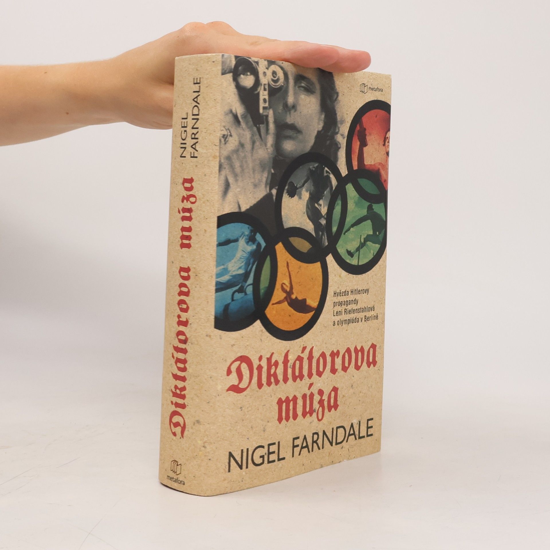 Nigel Farndale Diktátorova múza
