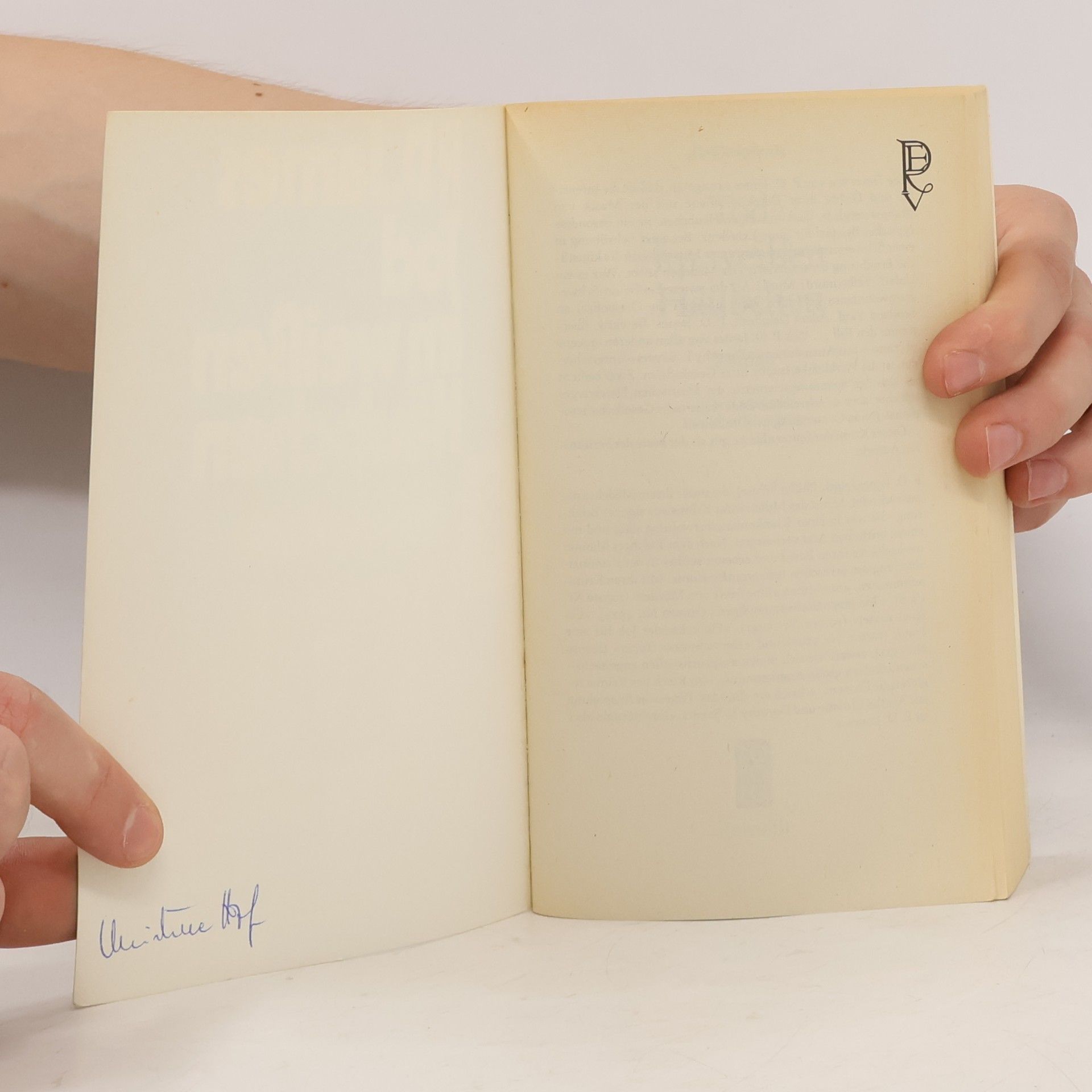 Phyllis Dorothy James Tod im weißen Häubchen