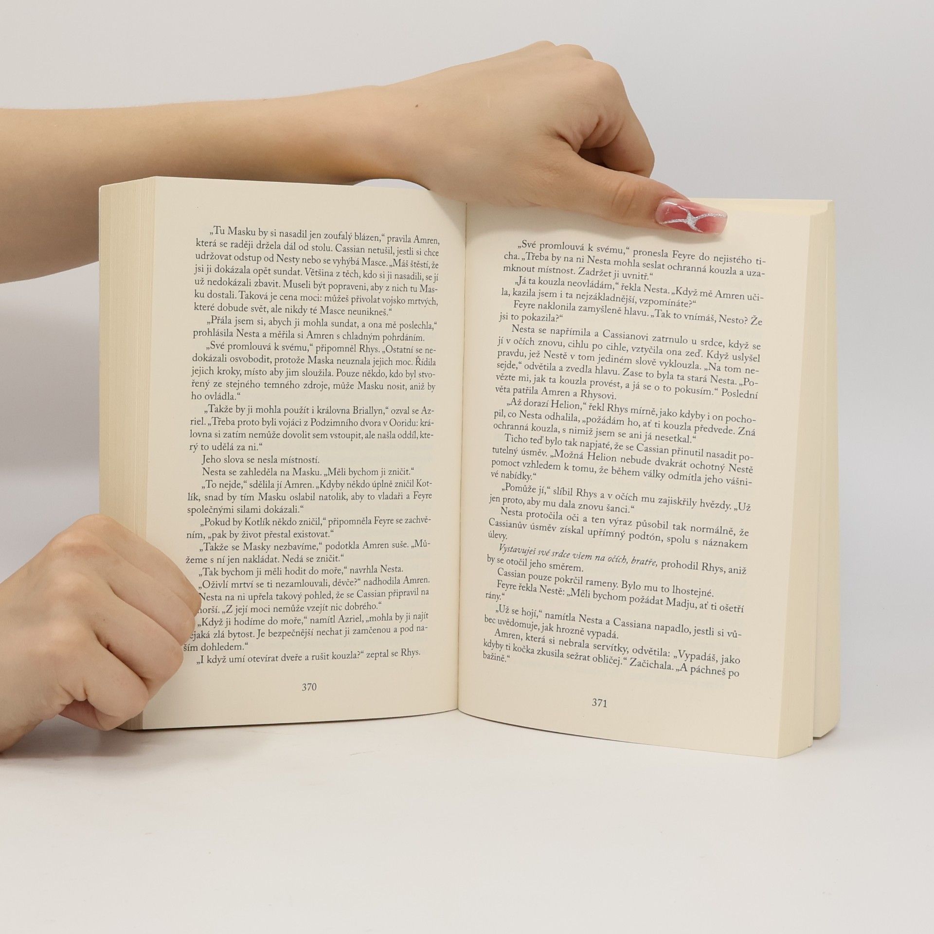 Sarah J. Maas Dvůr stříbrných plamenů