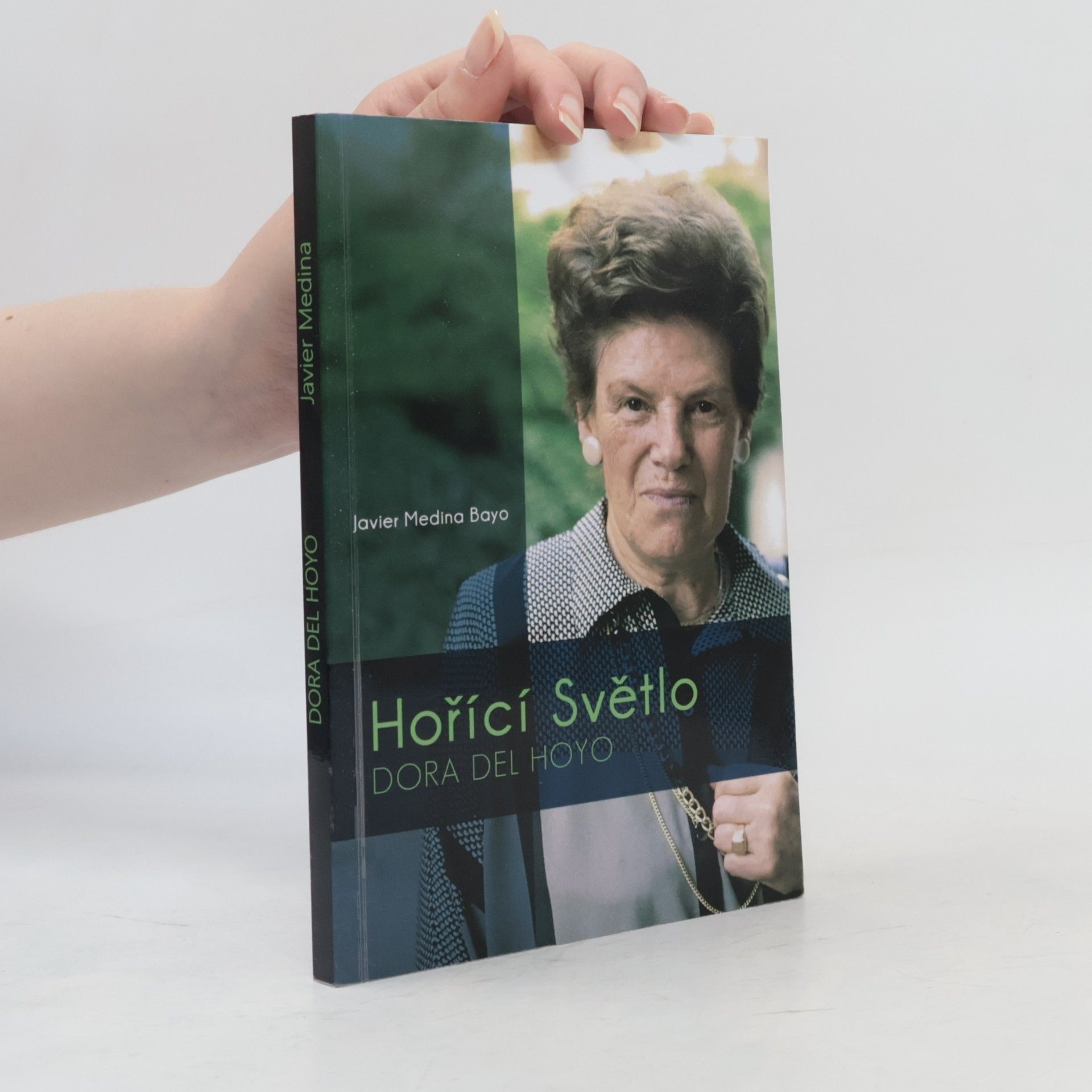 Dora del Hoyo. Hořící světlo