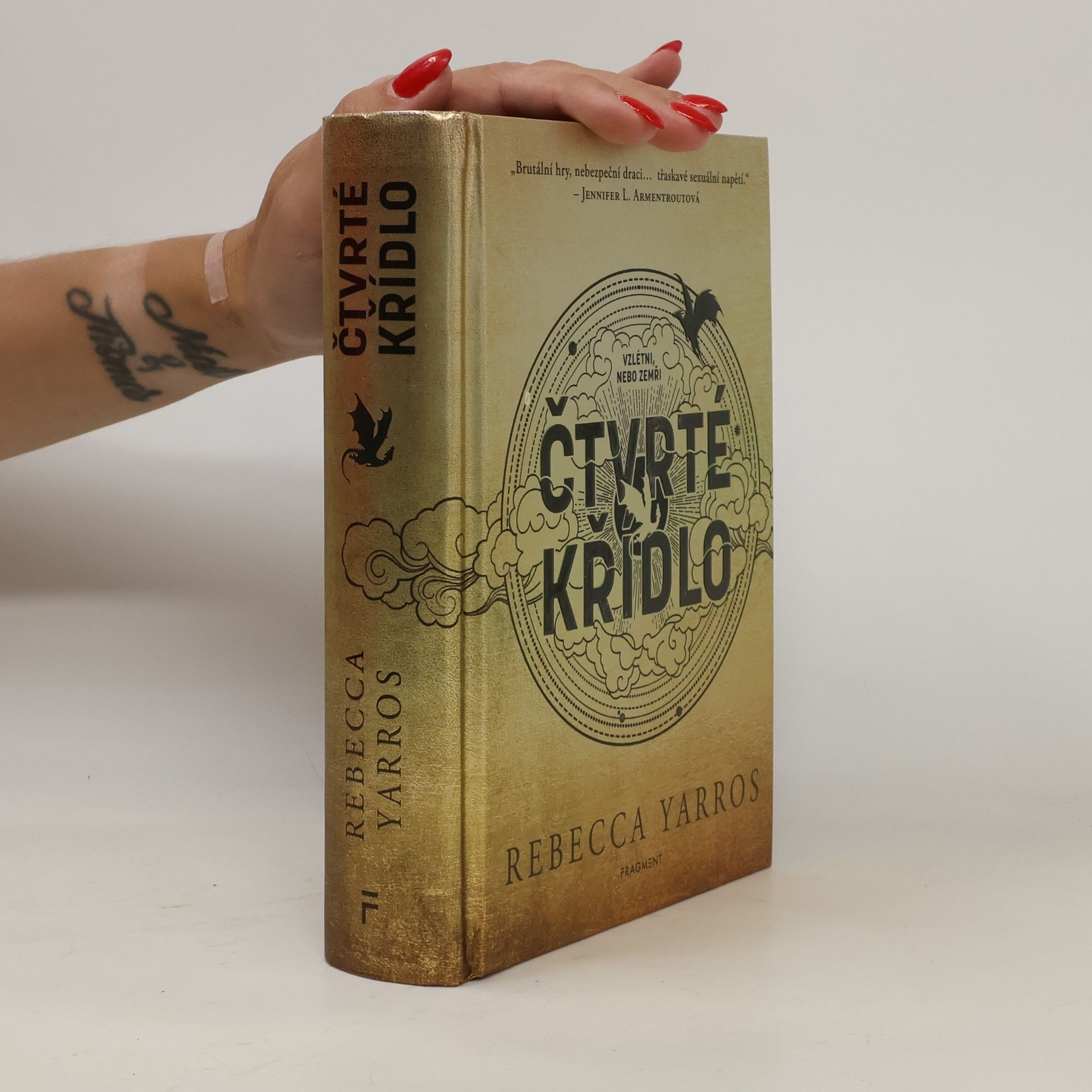 Rebecca Yarros Čtvrté křídlo
