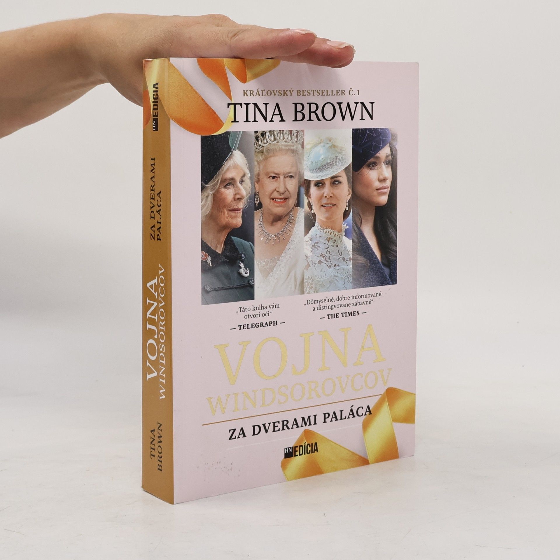Tina Brown Vojna Windsorovcov za dverami paláca