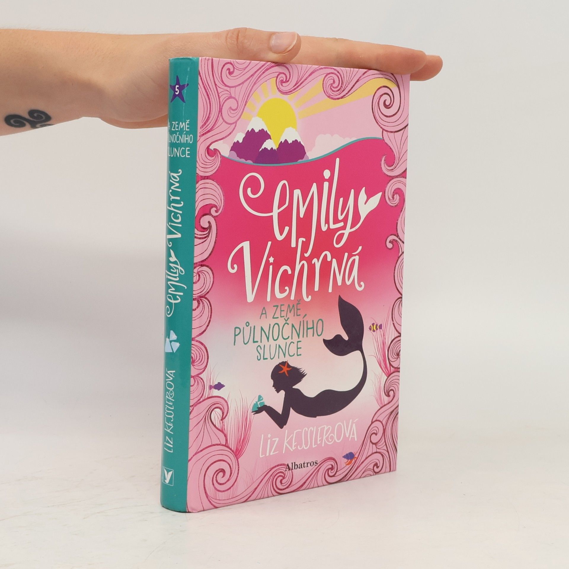 Liz Kessler Emily Vichrná a země půlnočního slunce
