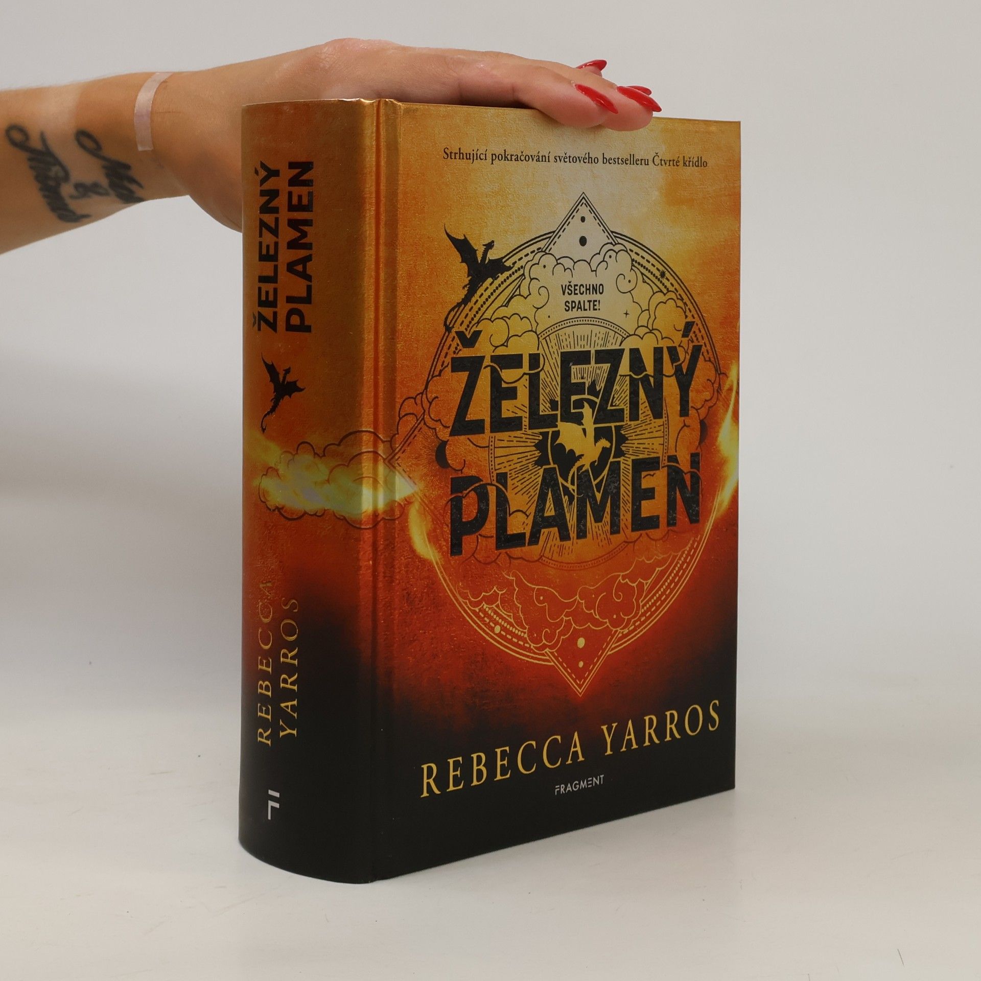 Rebecca Yarros Železný plamen