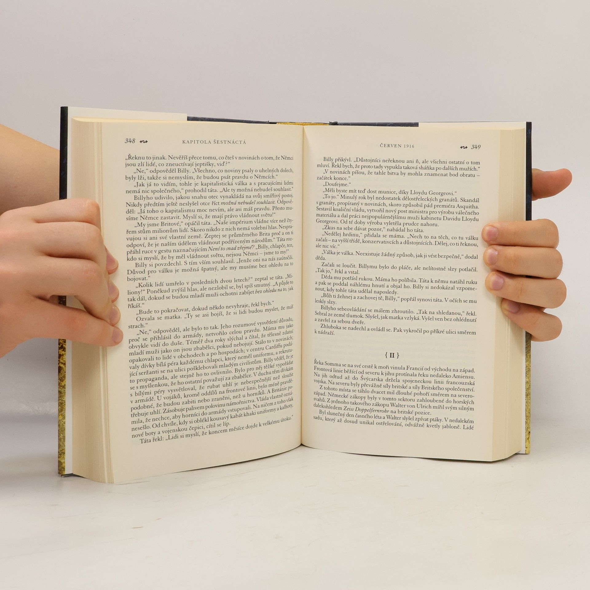 Ken Follett Pád titánů