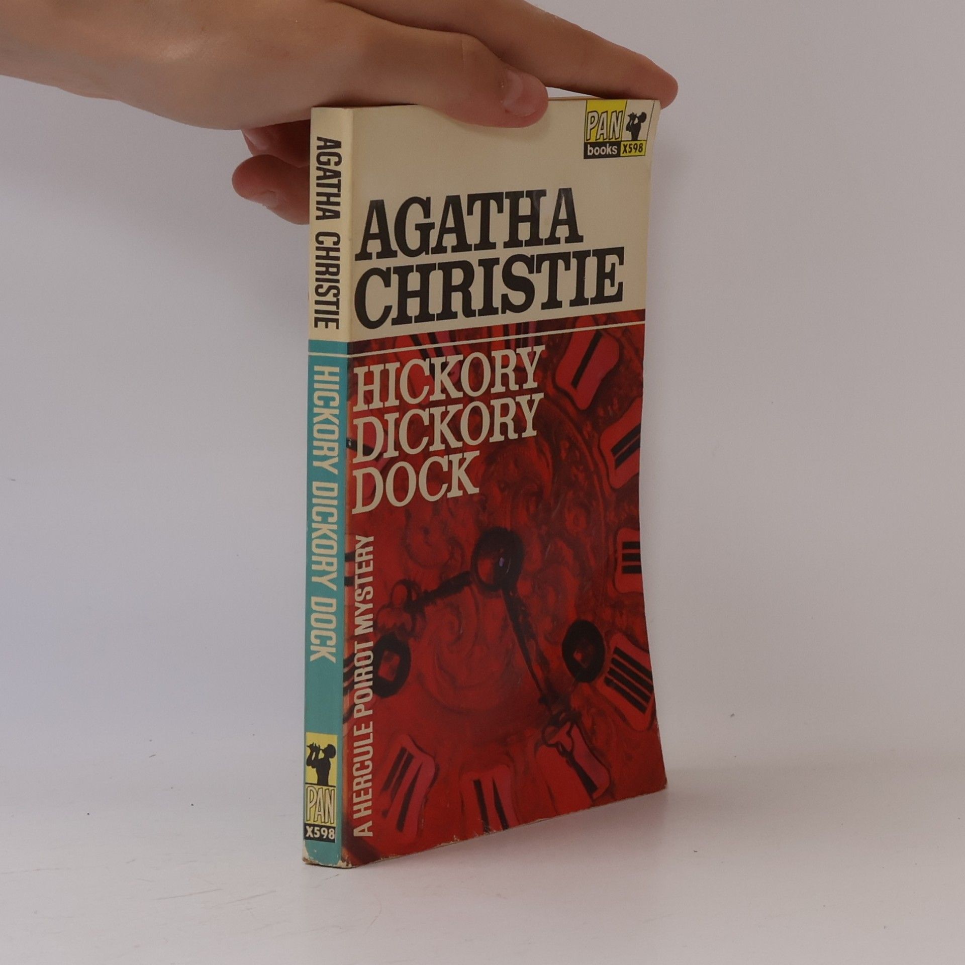 Agatha Christie Hickory dickory dock