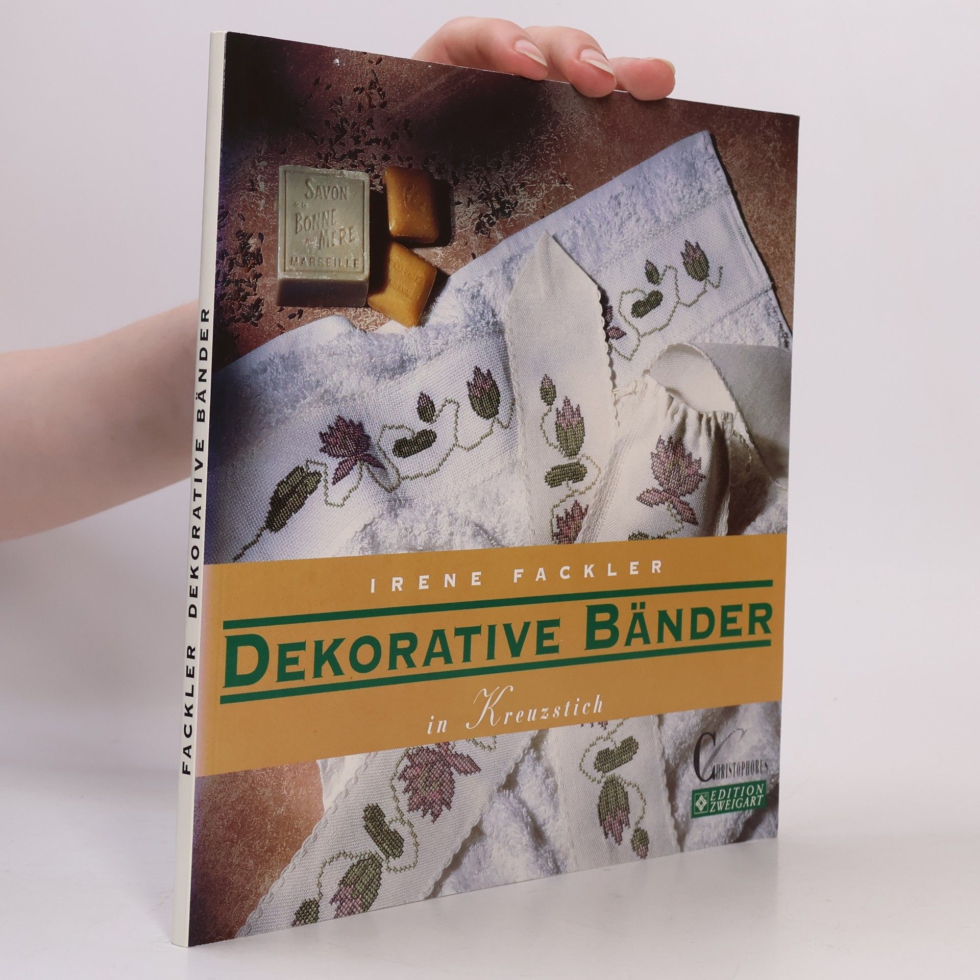 Dekorative Bänder in Kreuzstich