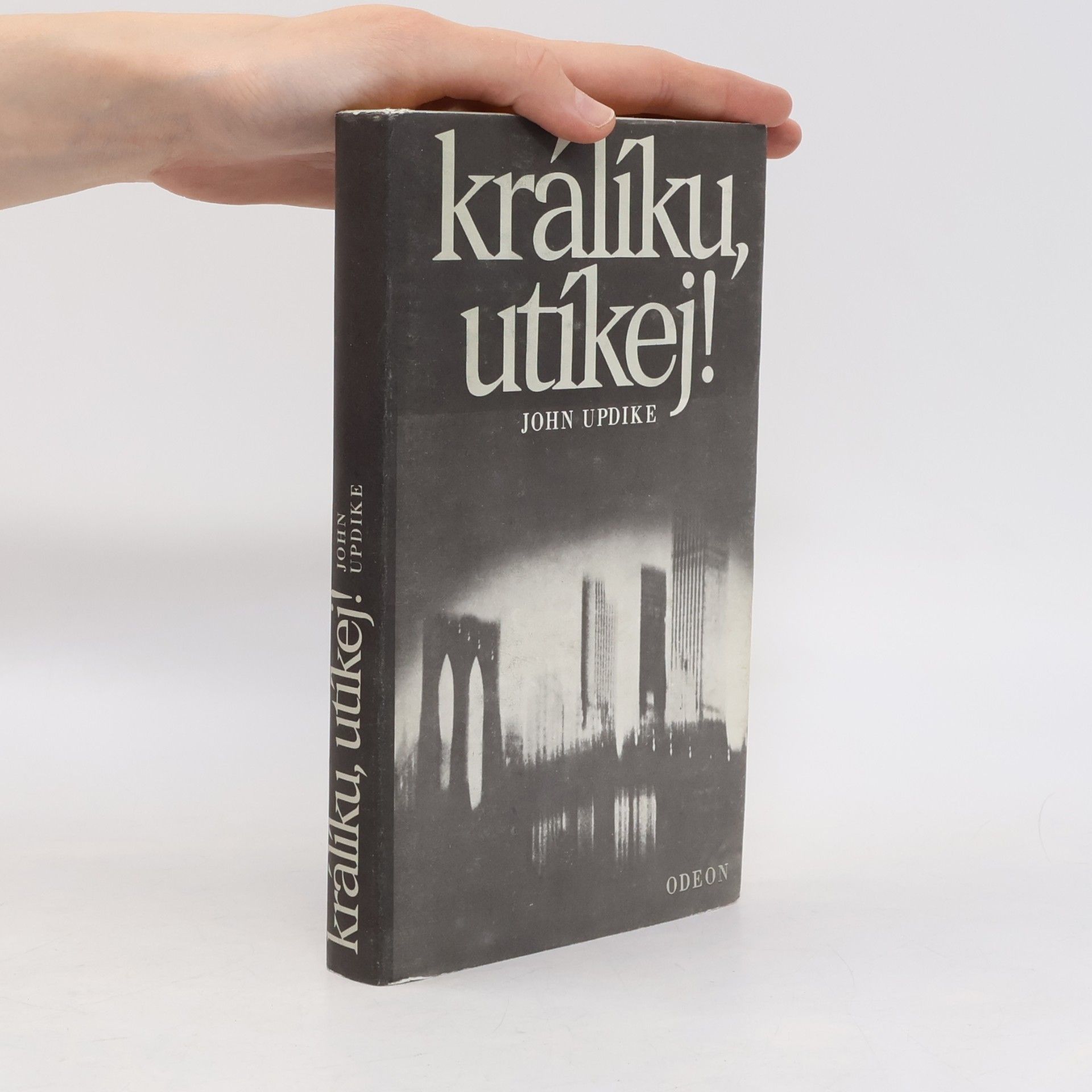 John Updike Králíku, utíkej!