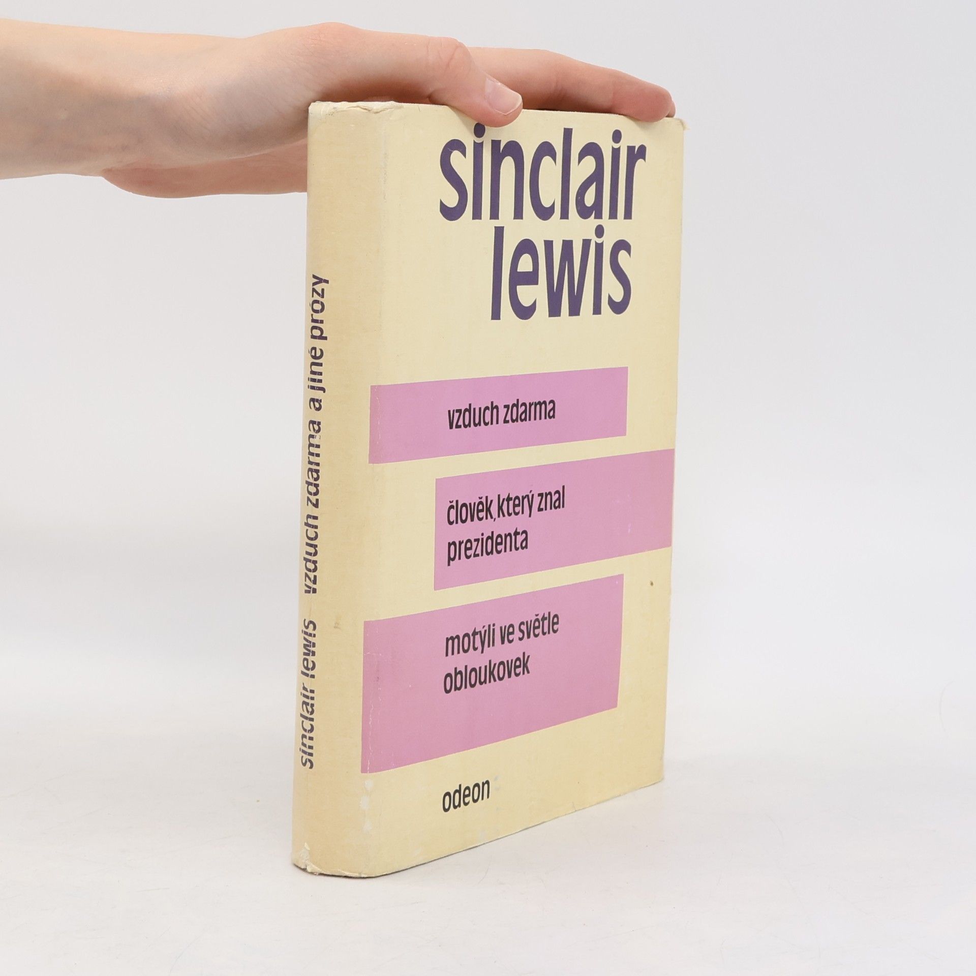 Sinclair Lewis Vzduch zdarma. Člověk, který znal prezidenta. Motýli ve světle obloukovek