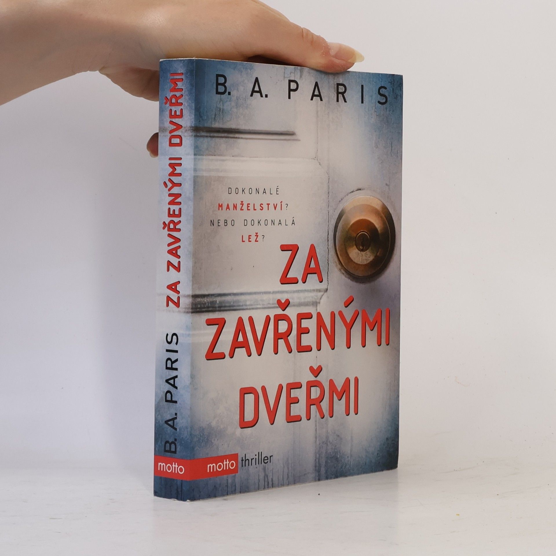 B.A. Paris Za zavřenými dveřmi