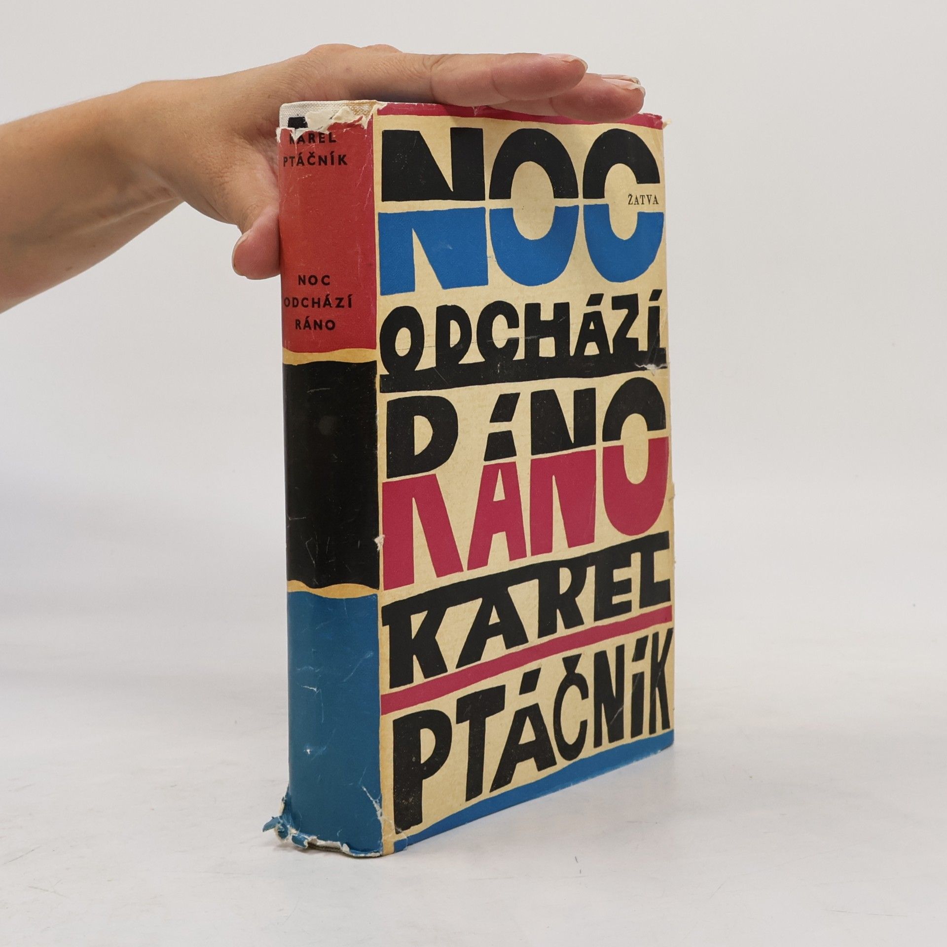 Noc odchází ráno