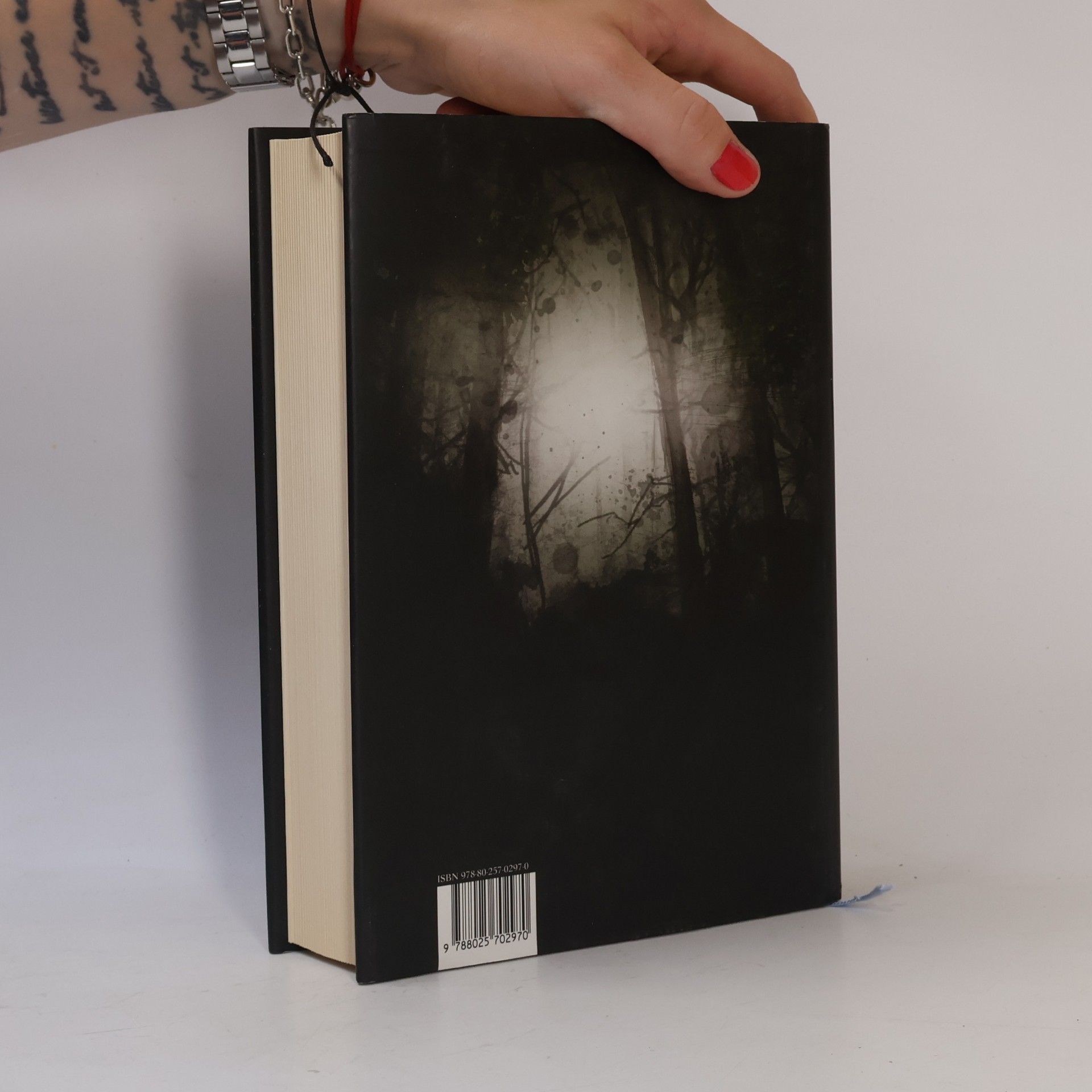 Tana French V lesích