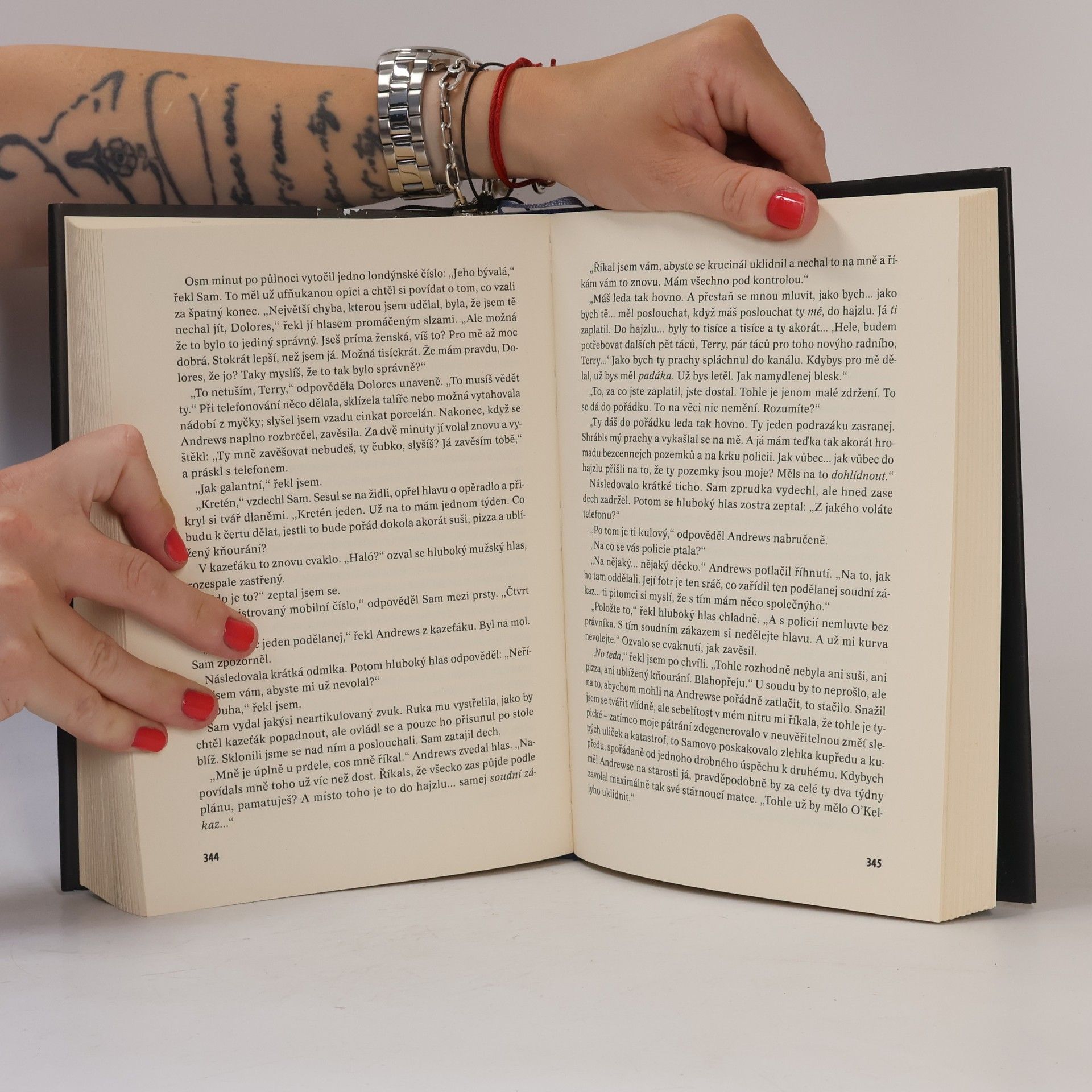 Tana French V lesích