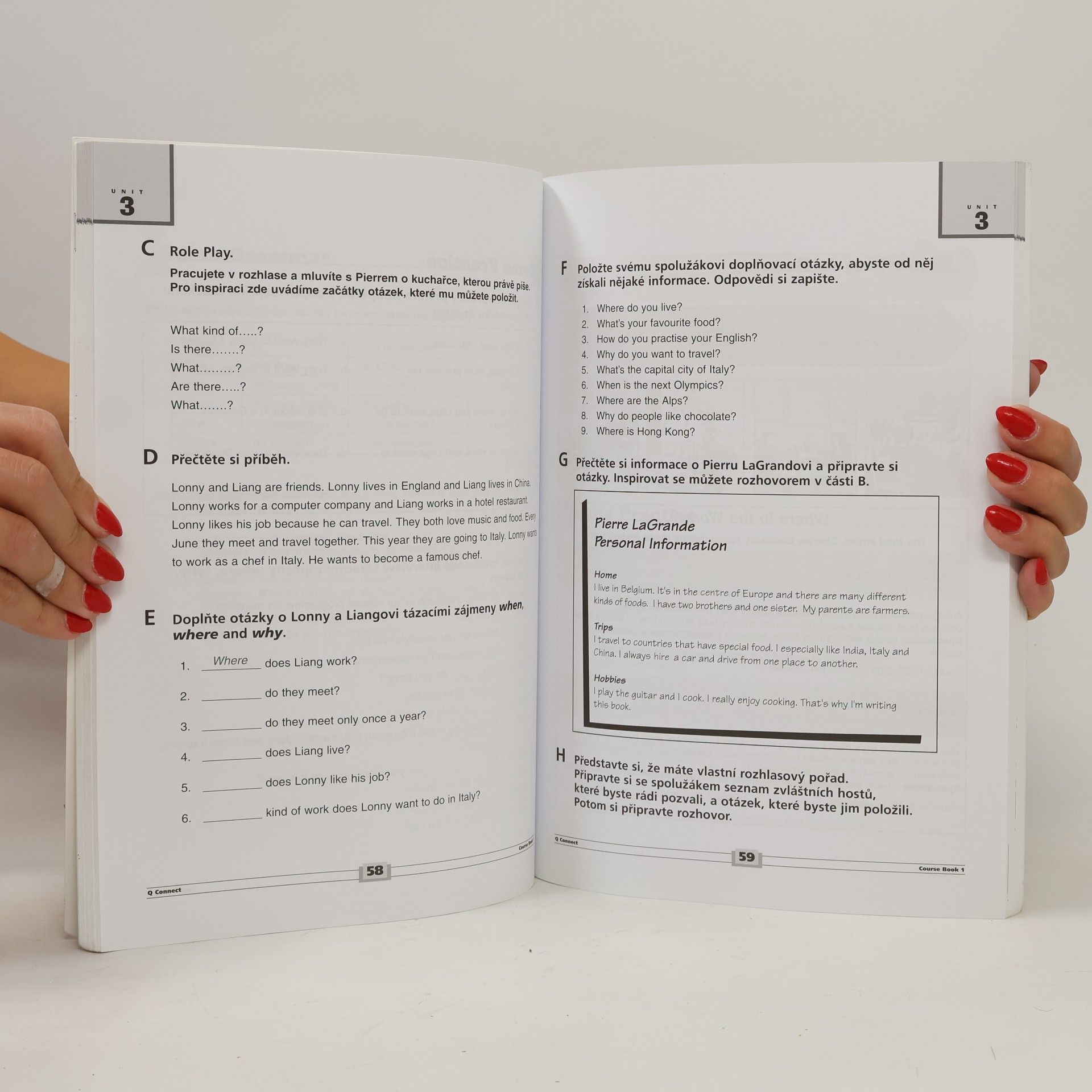 Kolektiv autorů Q Connect : course book 1