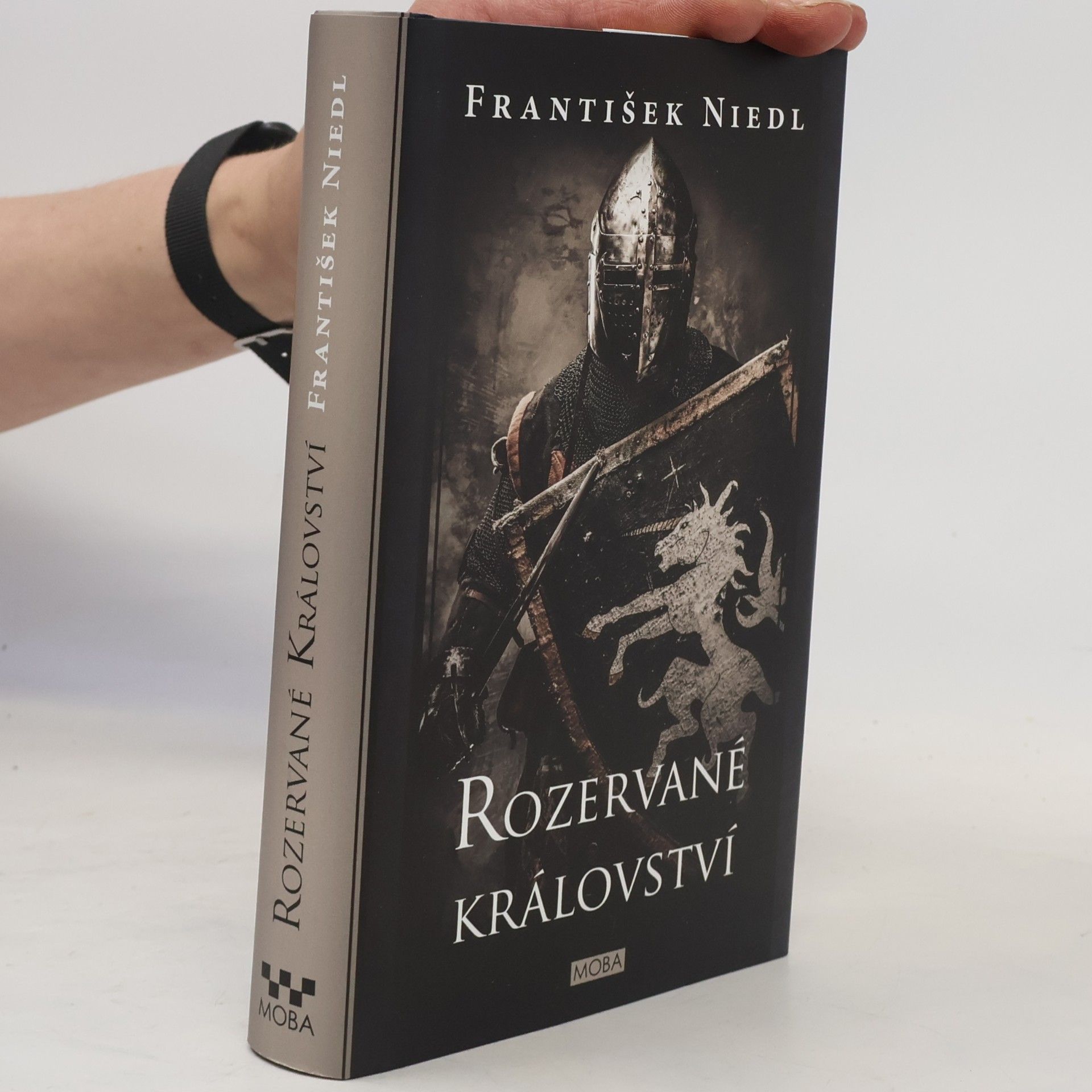 František Niedl Rozervané království