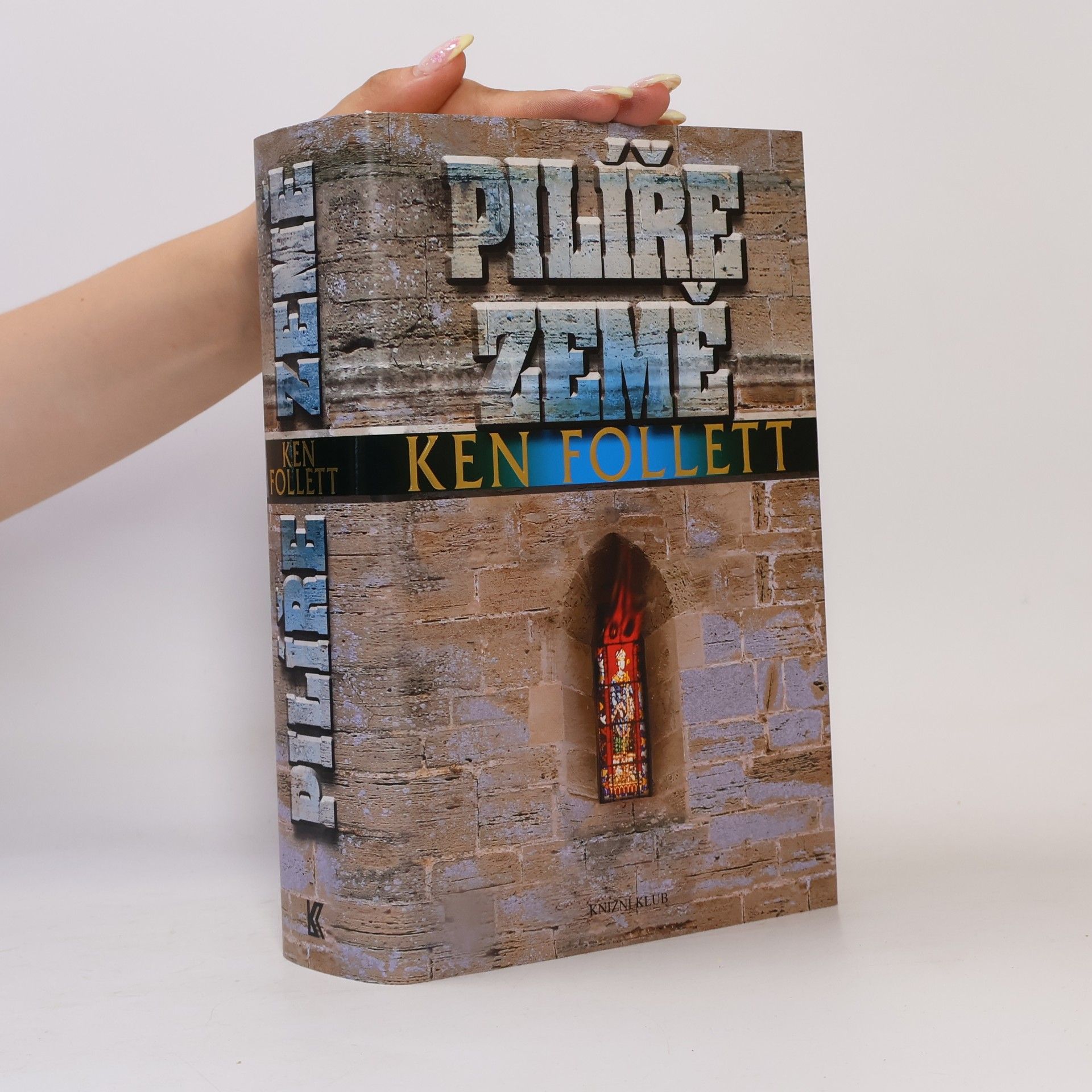 Ken Follett Pilíře země