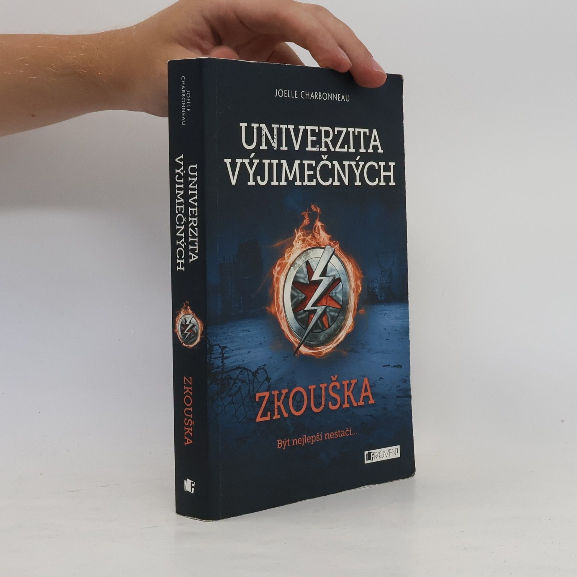 Joelle Charbonneau Univerzita výjimečných. Zkouška