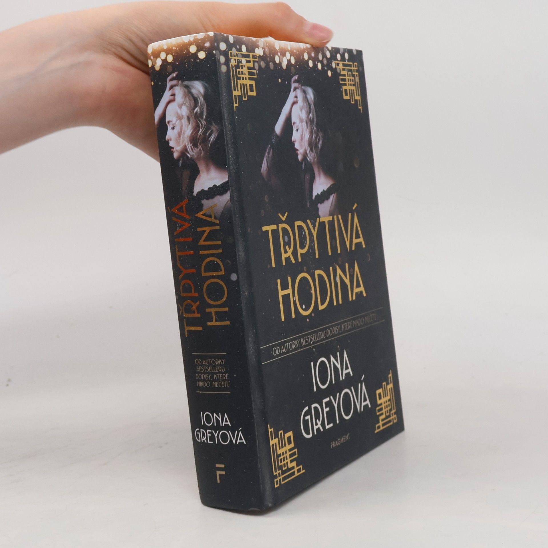 Iona Grey Třpytivá hodina