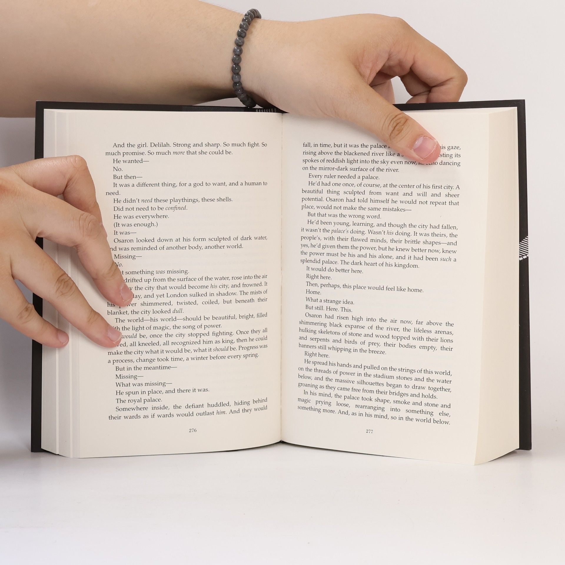 V. E. Schwab Conjuring of Light: Collector's Edition