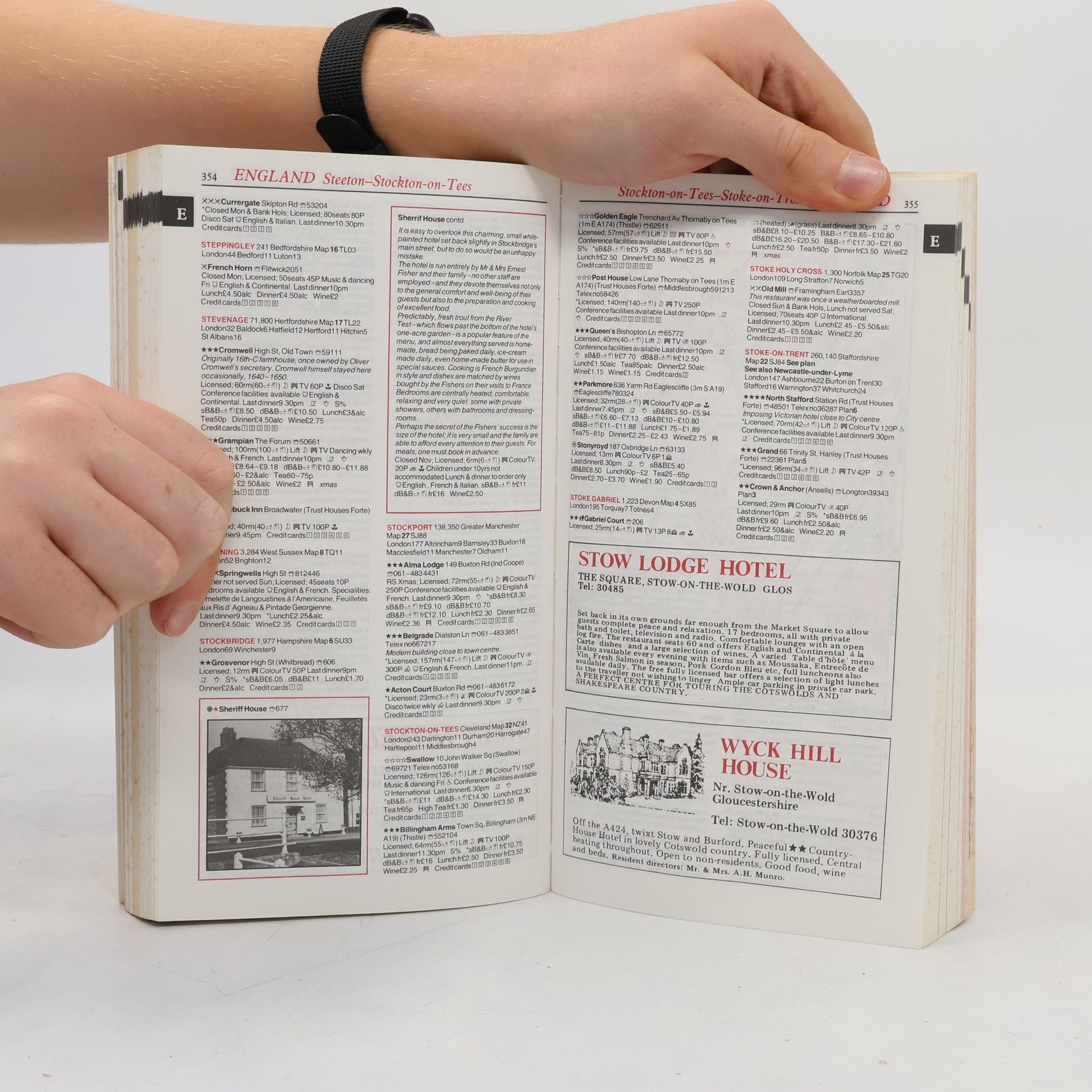 Automobile Association (Great Britain) AA Guide to Hotels and Restaurants