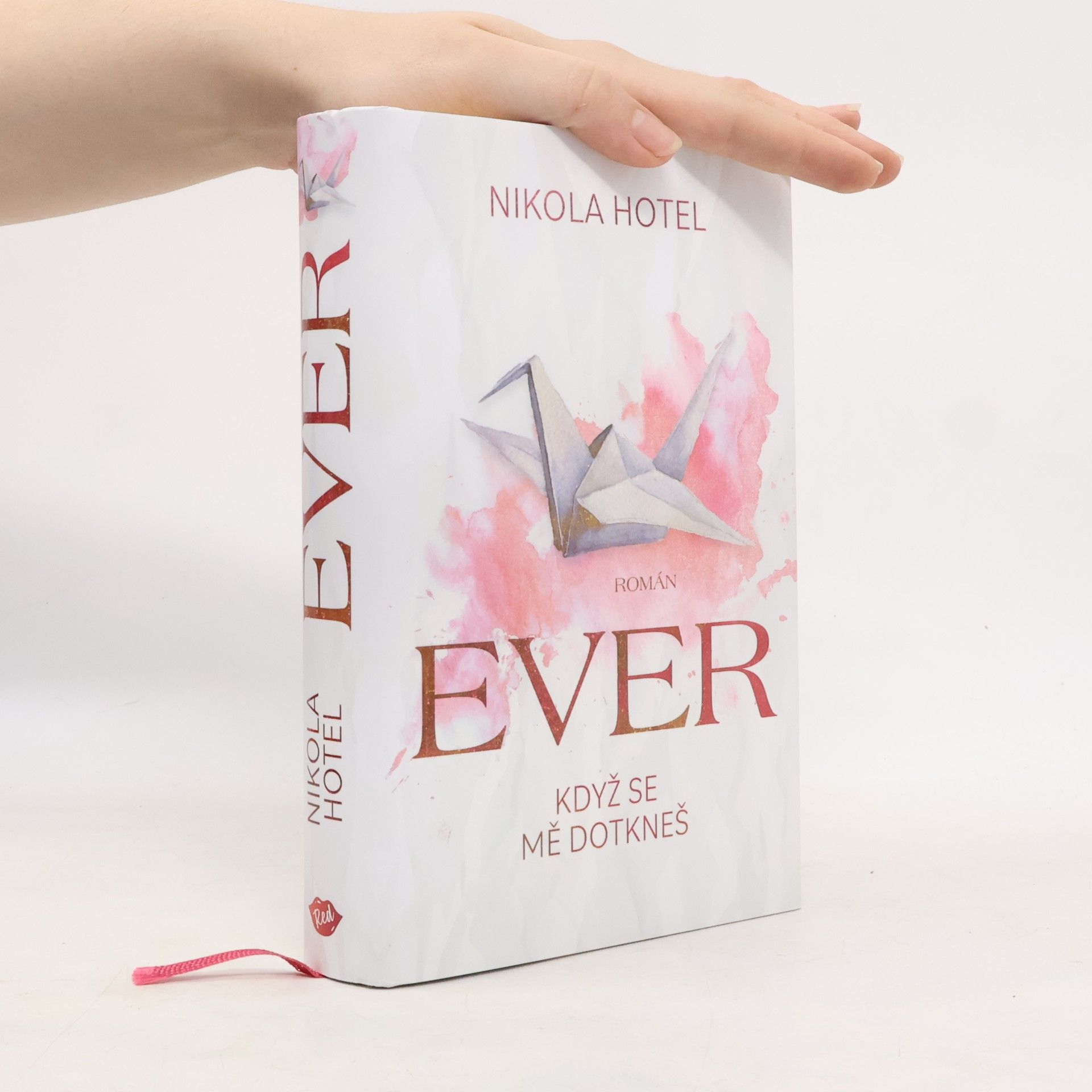 Nikola Hotel Ever : když se mě dotkneš