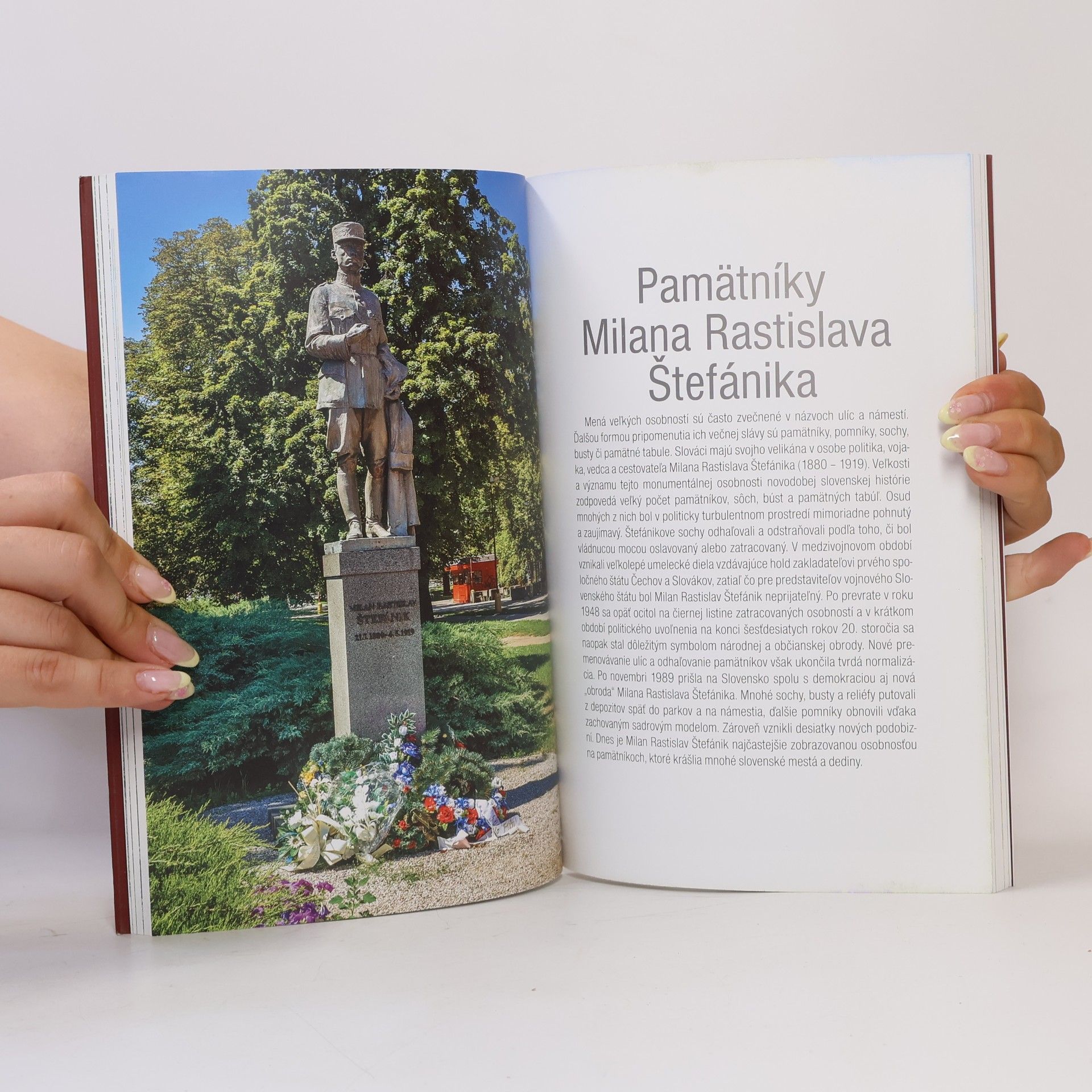 Rebecca Stephens Pamätníky a pomníky