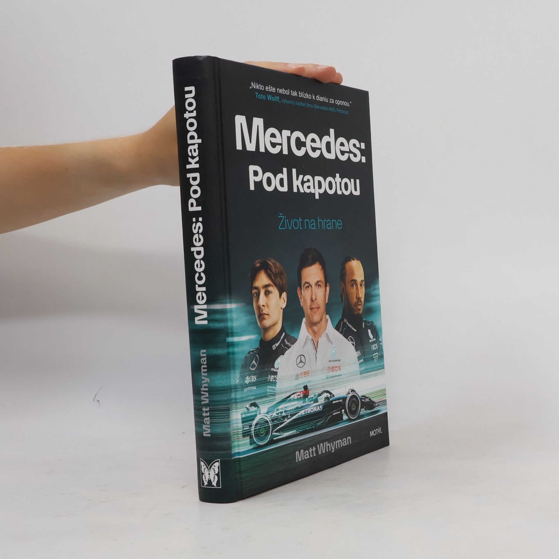 Mercedes Pod kapotou