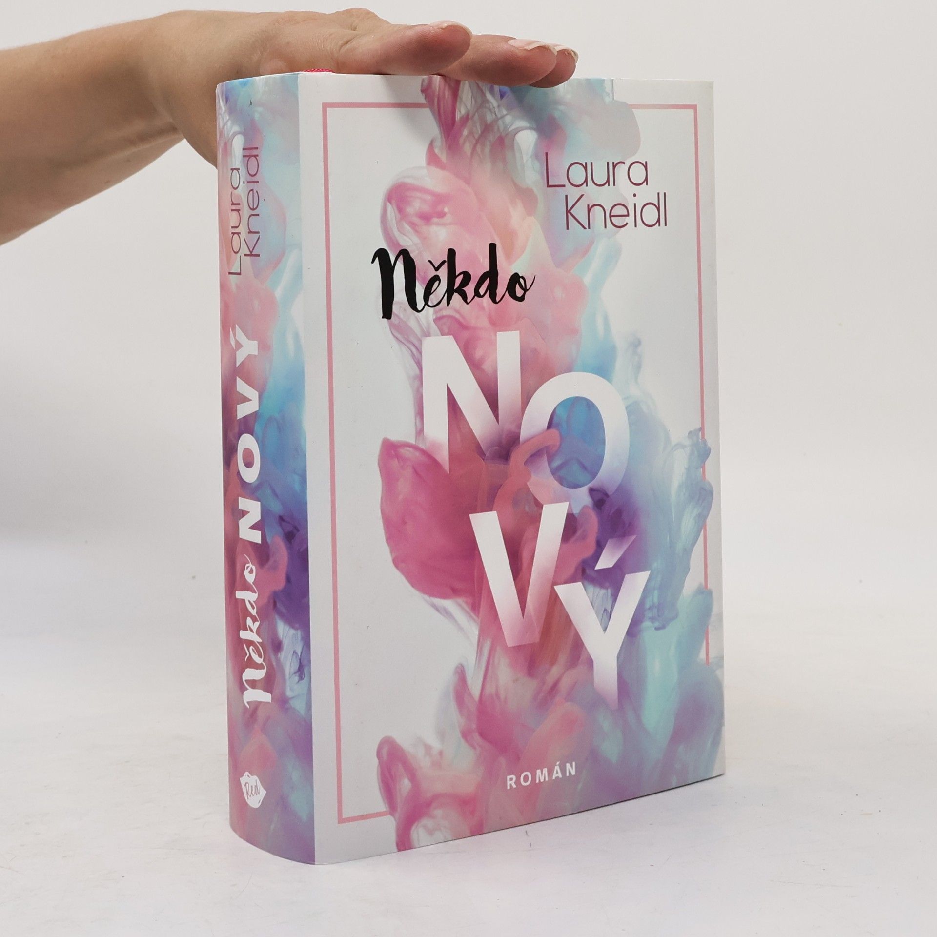 Laura Kneidl Někdo nový