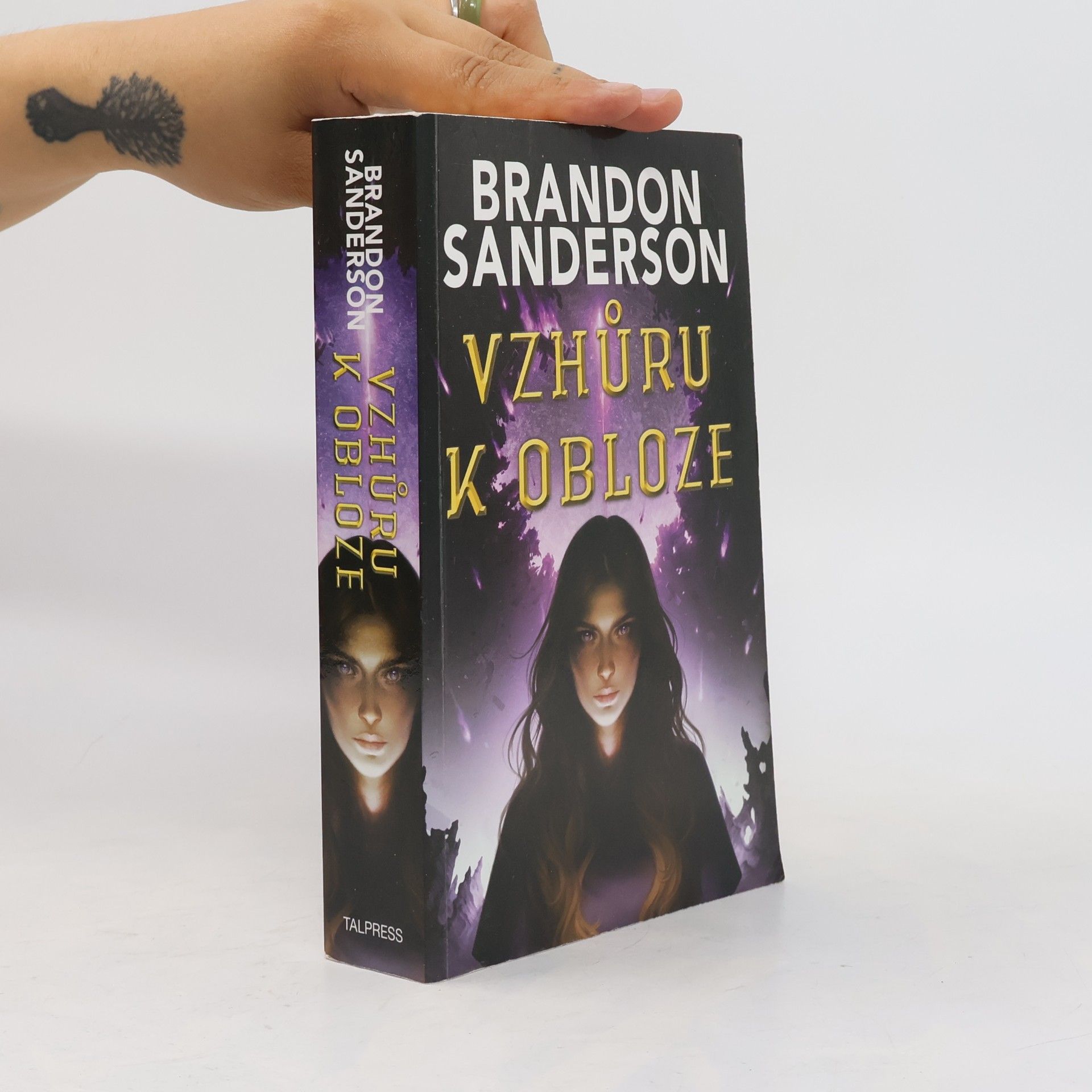 Brandon Sanderson Vzhůru k obloze