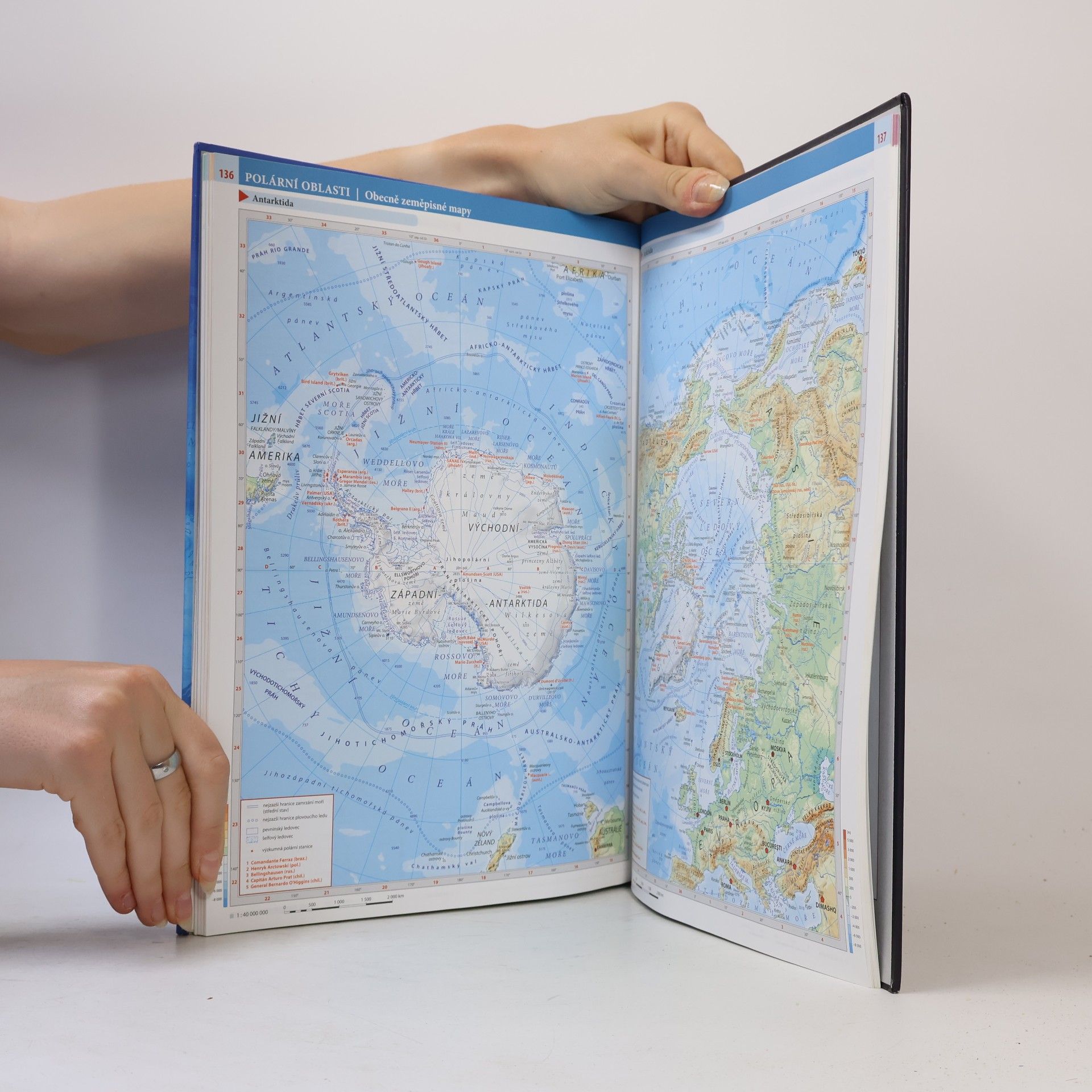 Autorenkollektiv Školní atlas světa