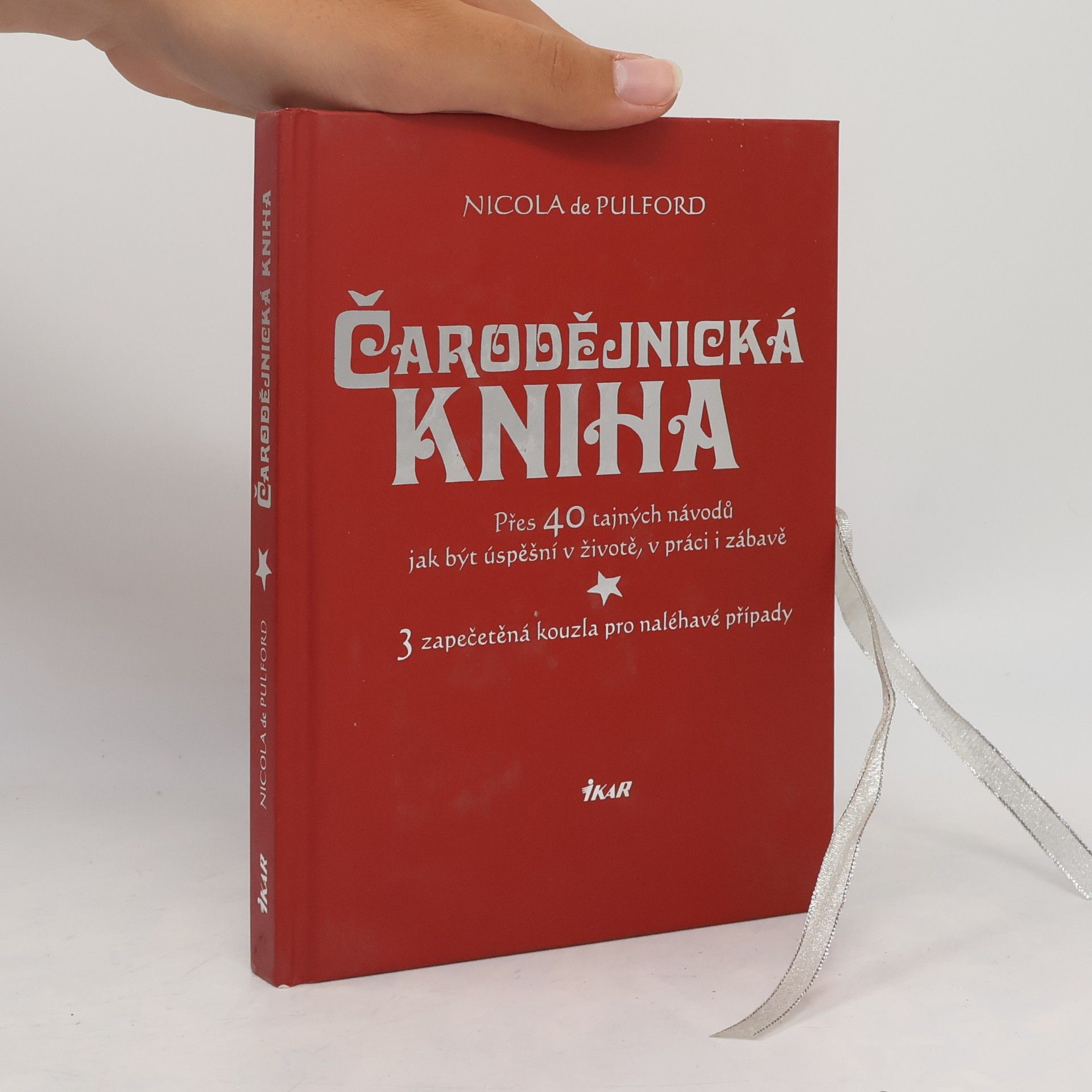 Nicola De Pulford Čarodějnická kniha. Přes 40 tajných návodů jak být úspěšní v životě, v práci i zábavě