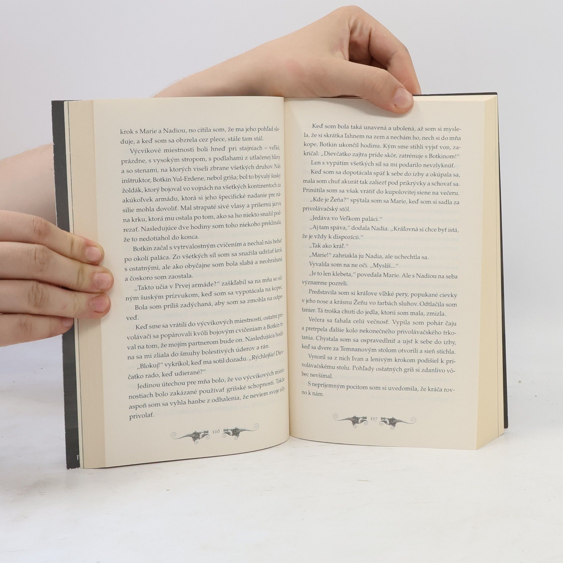 Leigh Bardugo Tieň kostí
