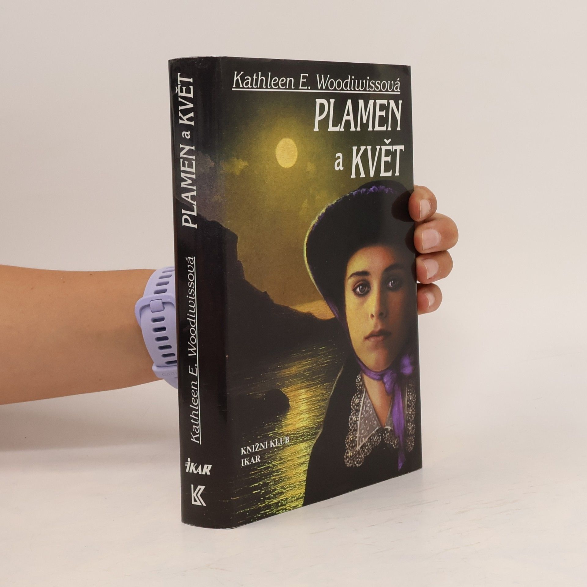Kathleen E. Woodiwiss Plamen a květ