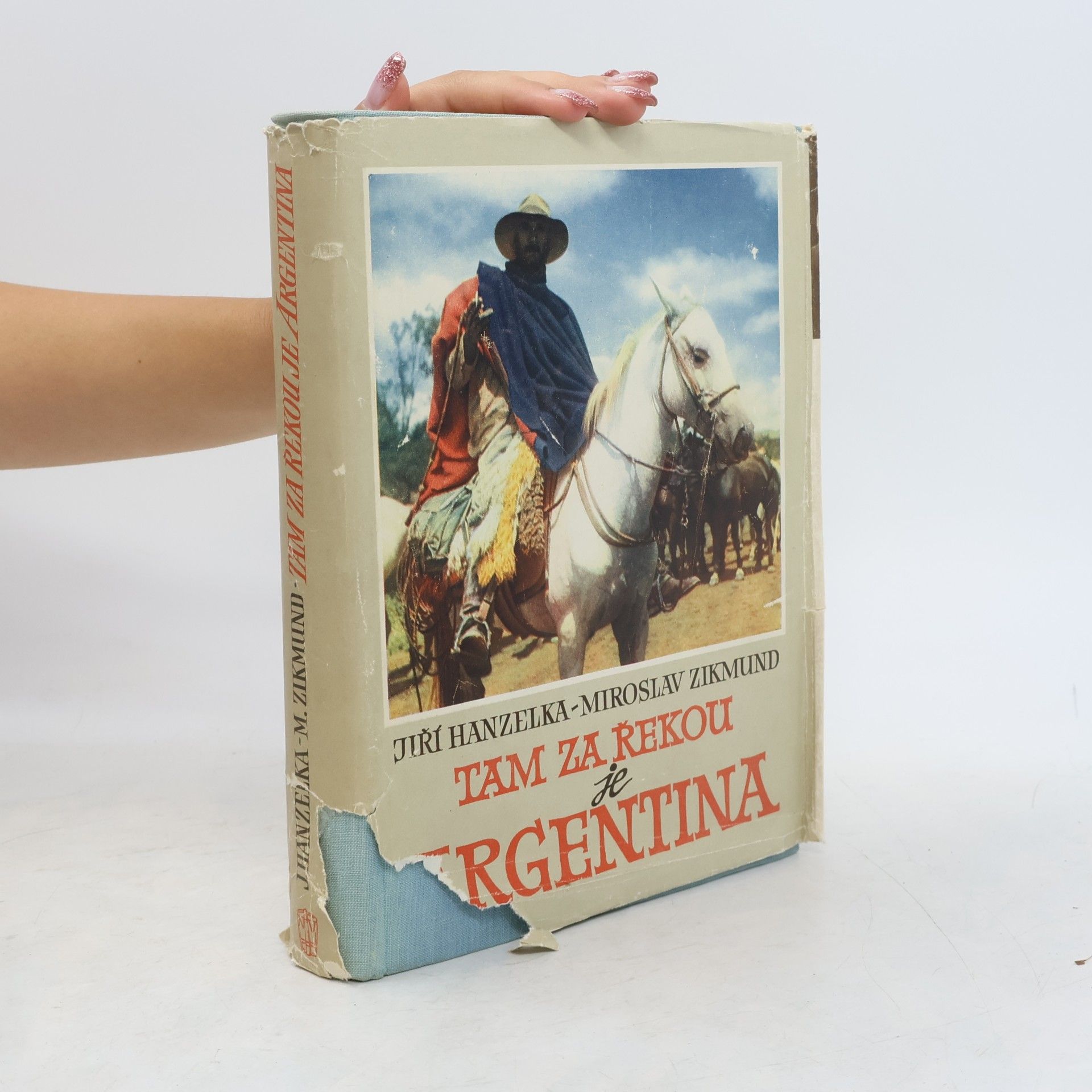 Jiří Hanzelka Tam za řekou je Argentina