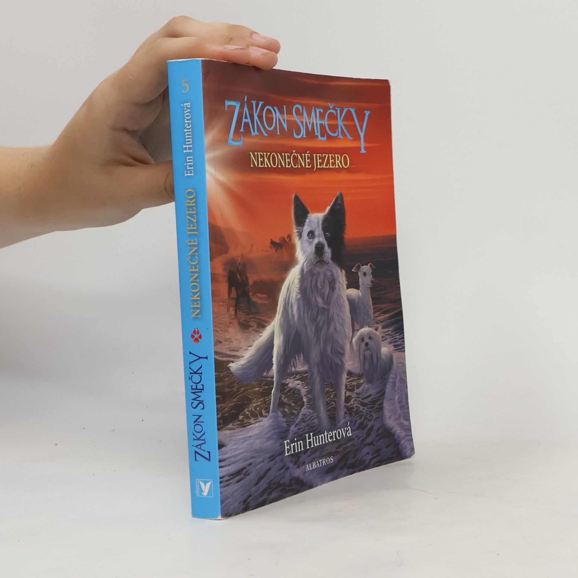 Erin Hunter Nekonečné jezero. Zákon smečky