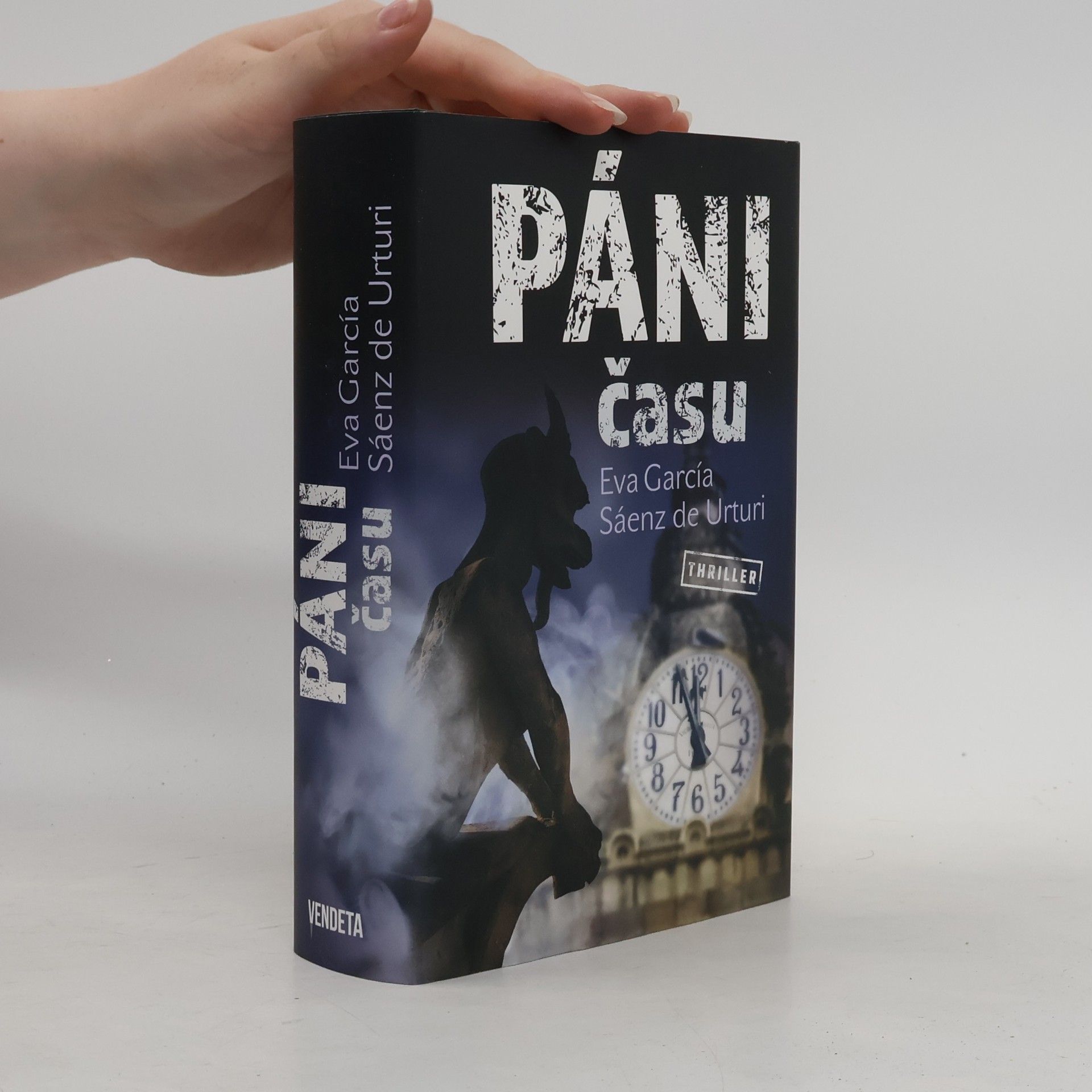 Eva García Sáenz Páni času