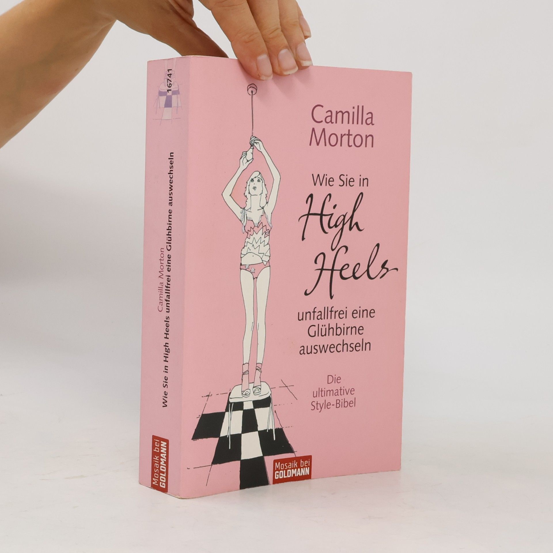 Camilla Morton Wie Sie in High Heels unfallfrei ein Glühbirne auswechseln