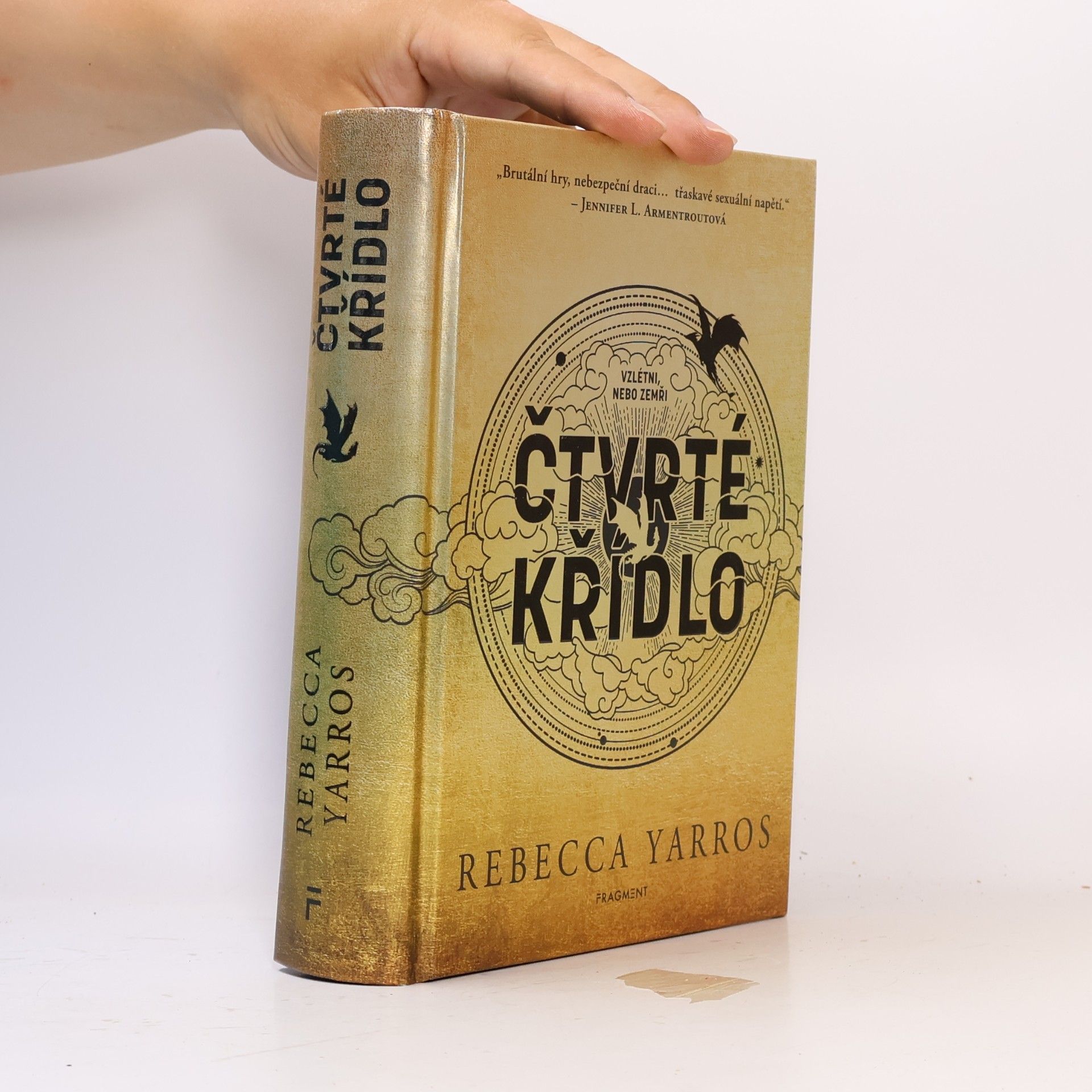 Rebecca Yarros Čtvrté křídlo