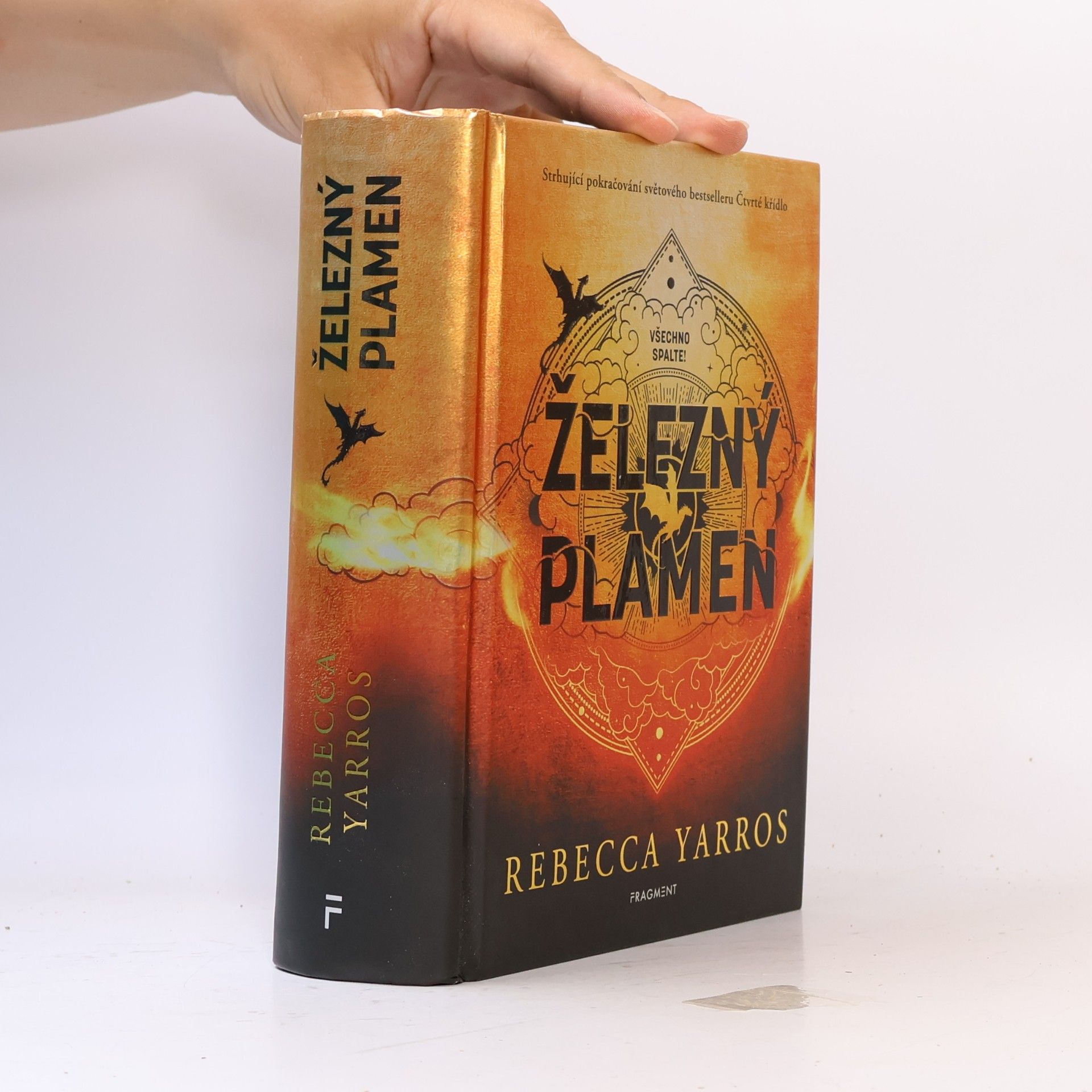 Rebecca Yarros Železný plamen