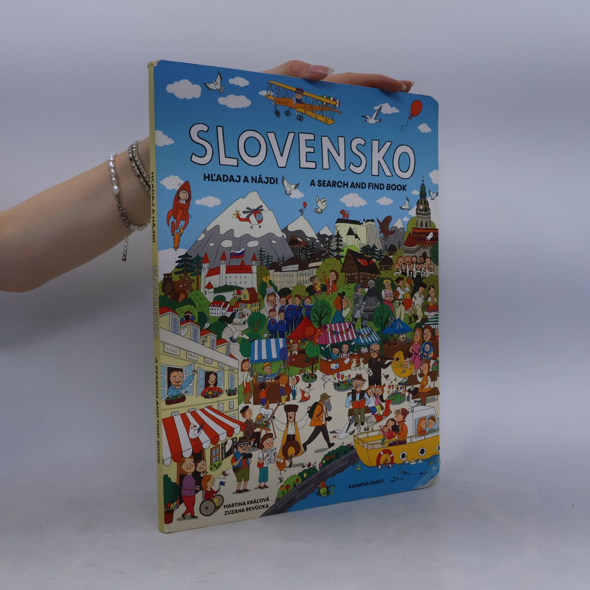 Martina Kral Slovensko - Hľadaj a nájdi. A search and find book
